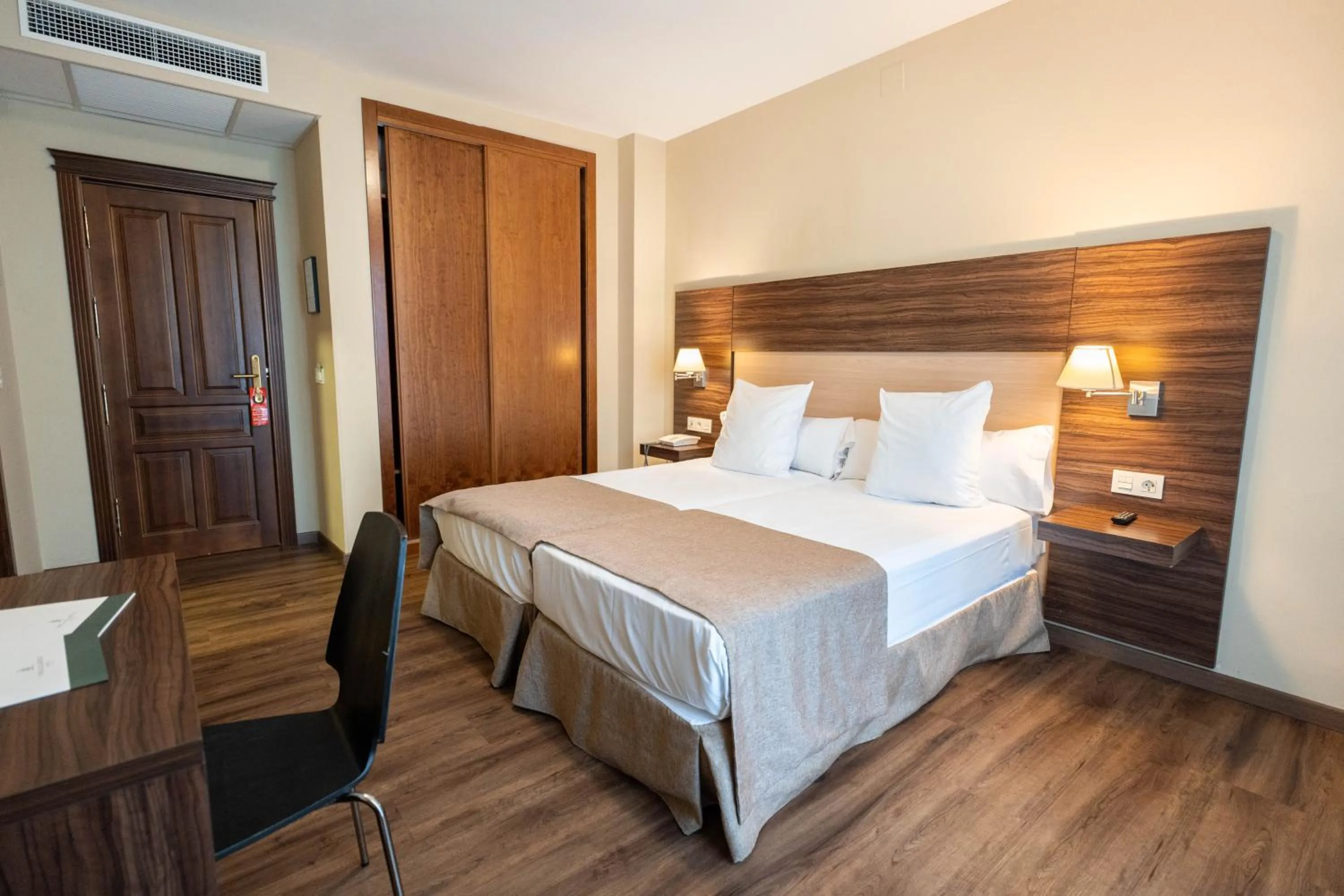 Photo of the whole room, Bed in DWO Finca Los Abetos