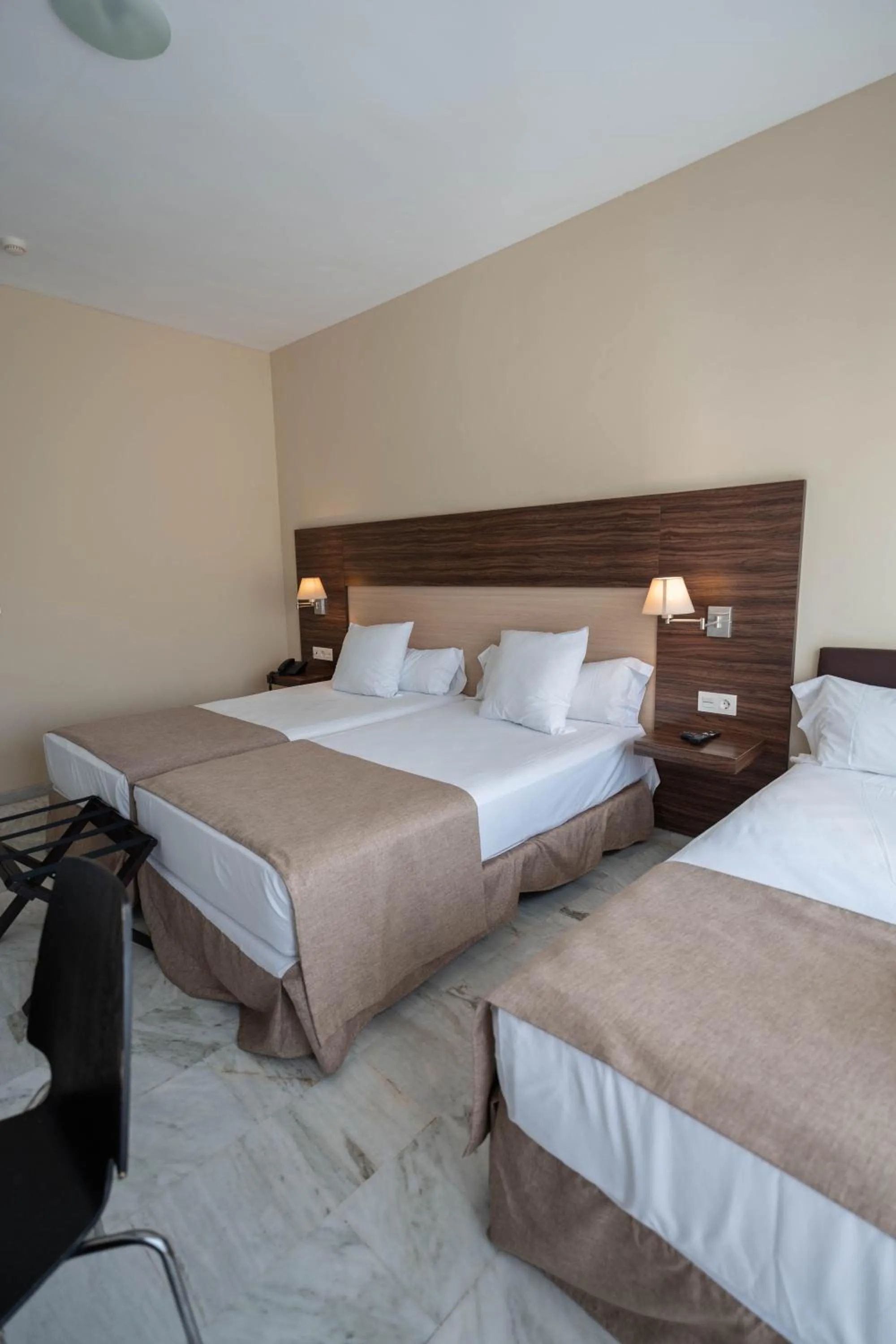 Photo of the whole room, Bed in DWO Finca Los Abetos