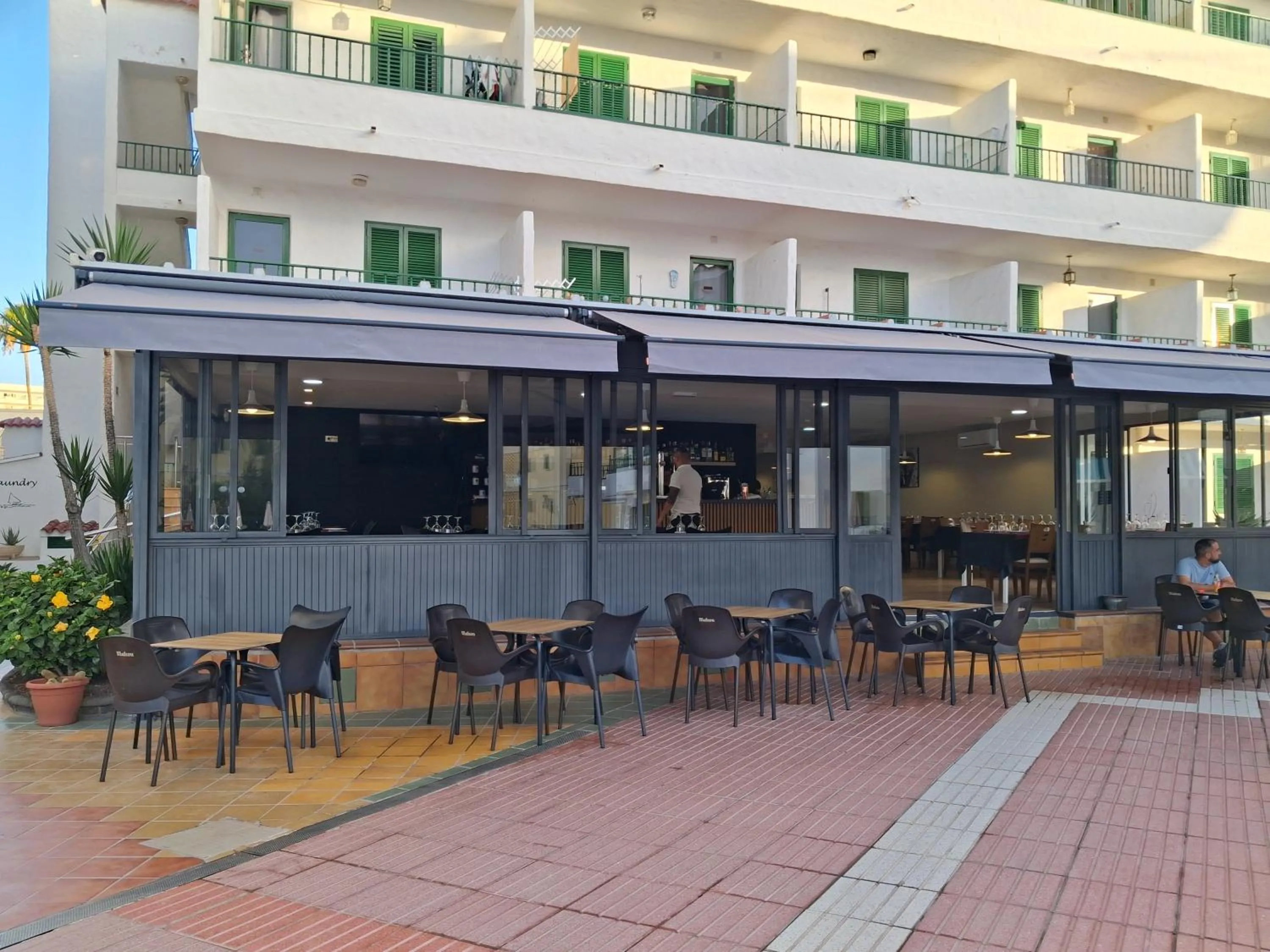 Restaurant/places to eat in Las Faluas