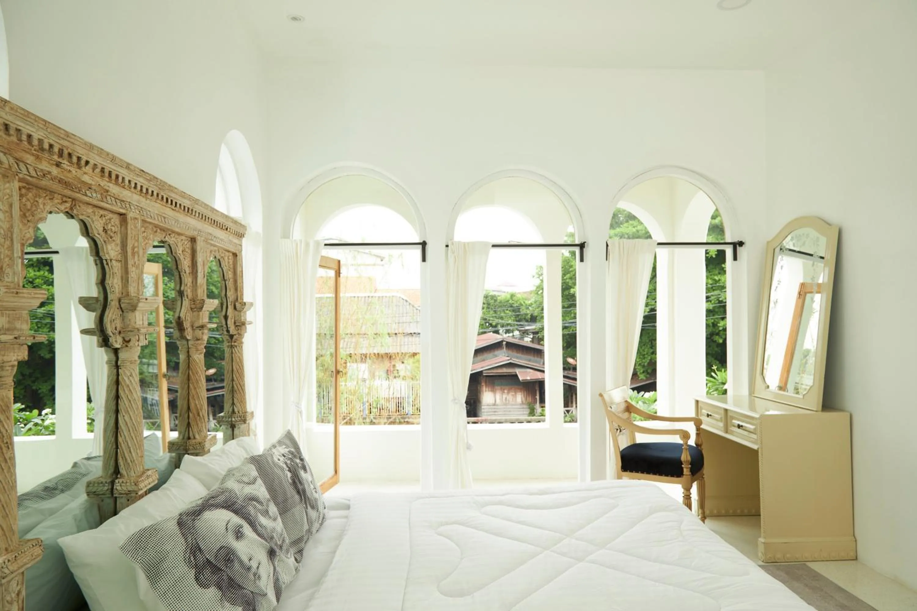 Bed in Arpo Pool Villa Riverside Bangkok