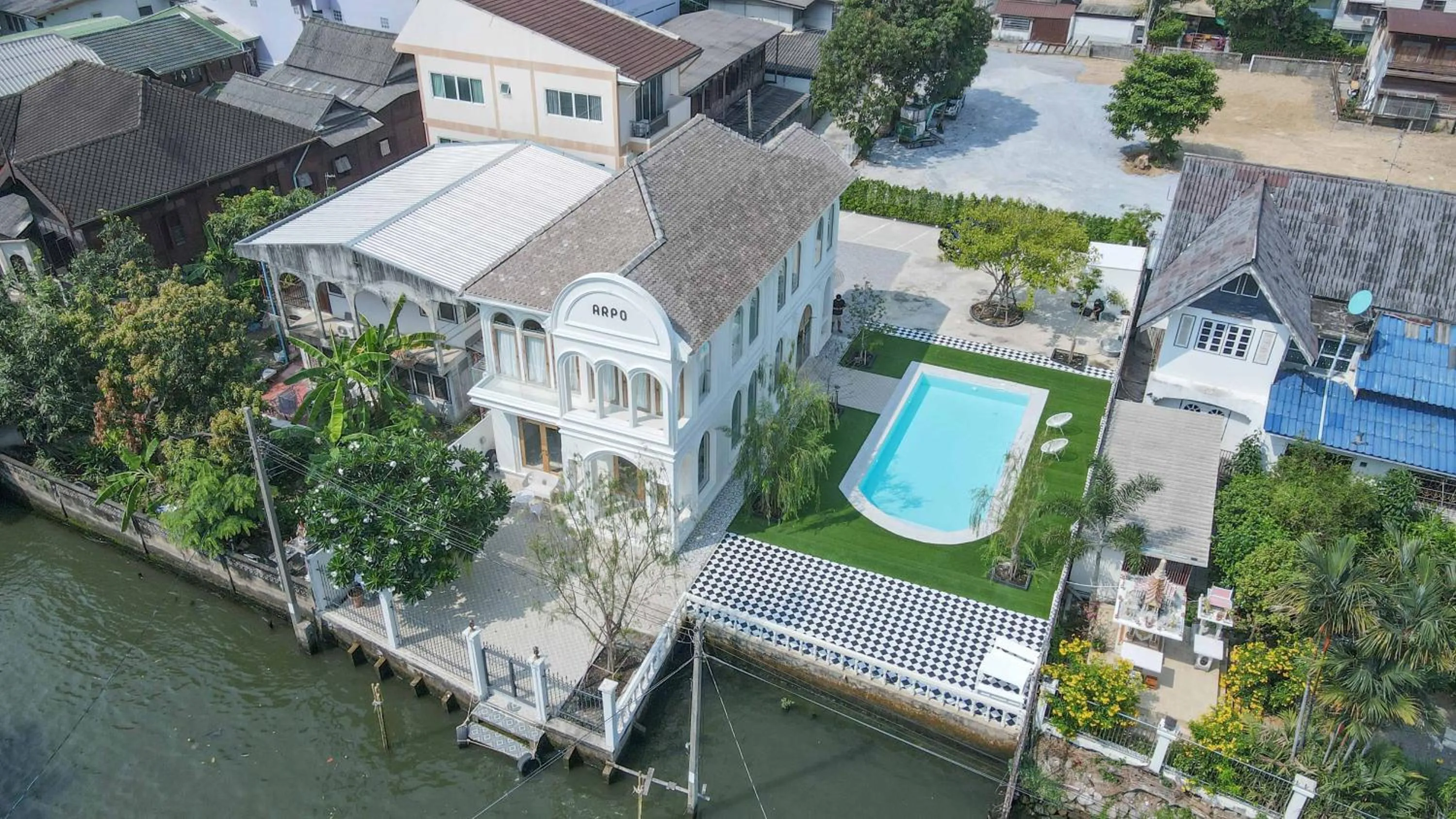 Property building in Arpo Pool Villa Riverside Bangkok