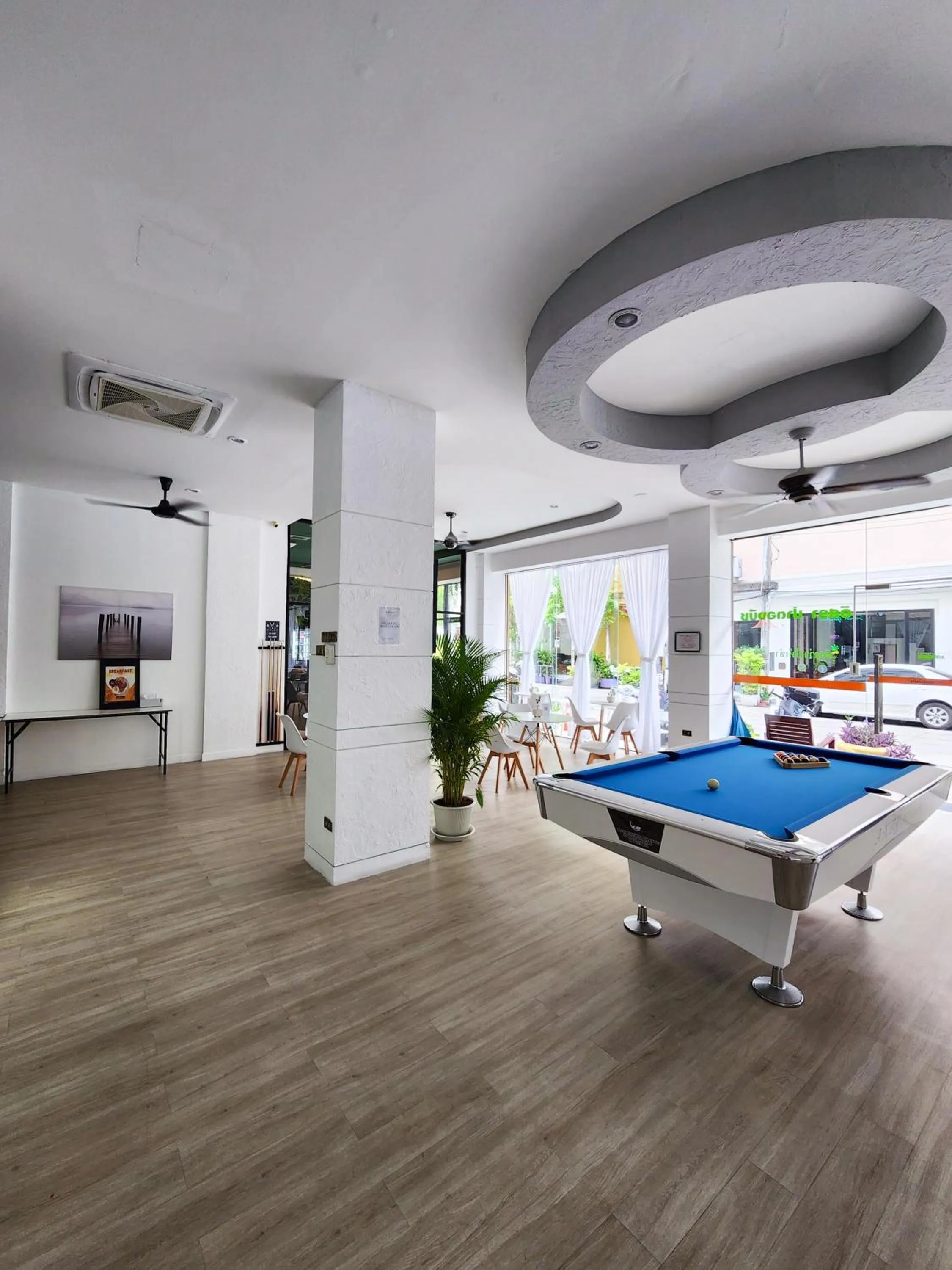 Billiard in Issara Patong Beach