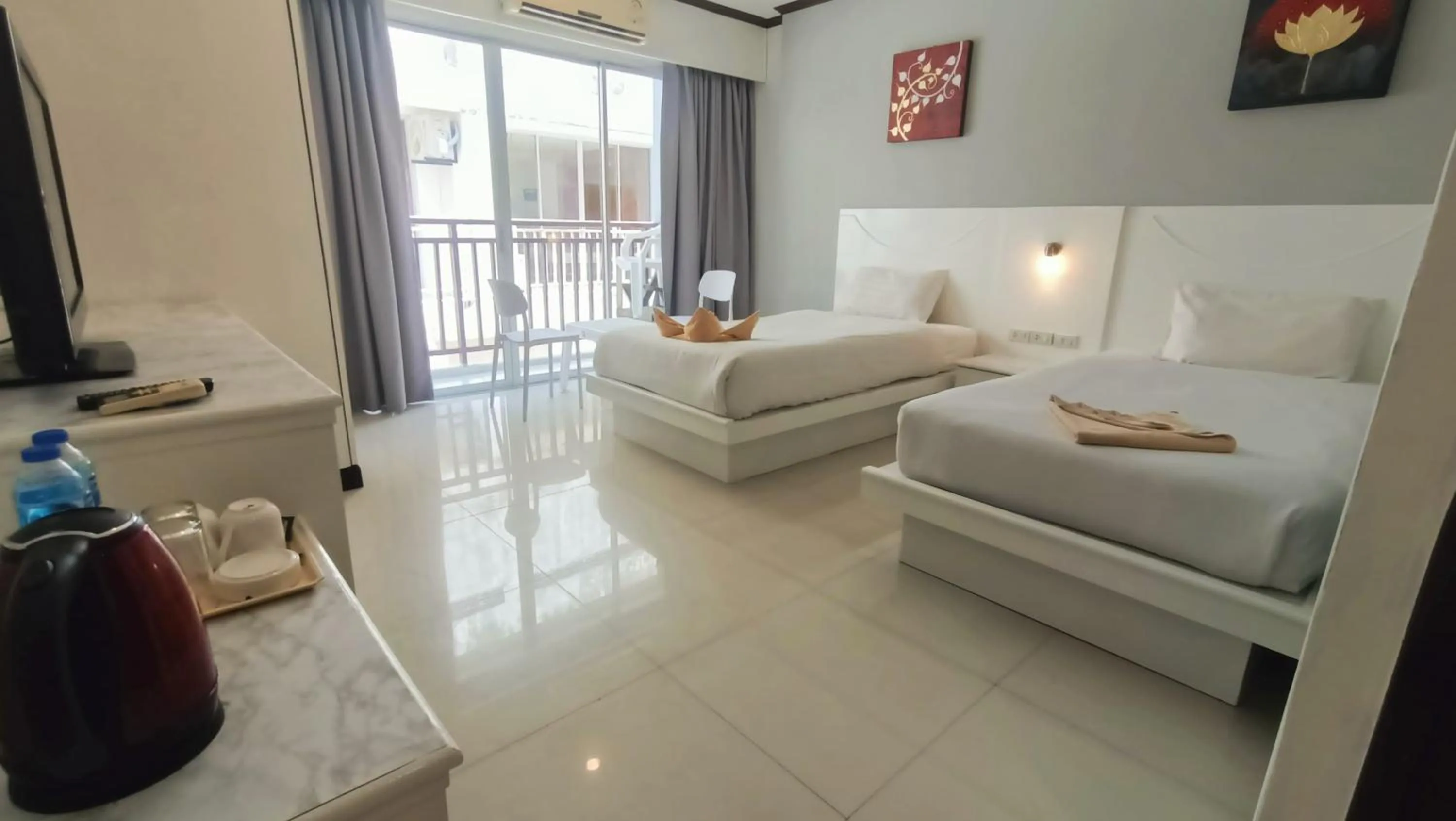 Bedroom, Bed in Issara Patong Beach