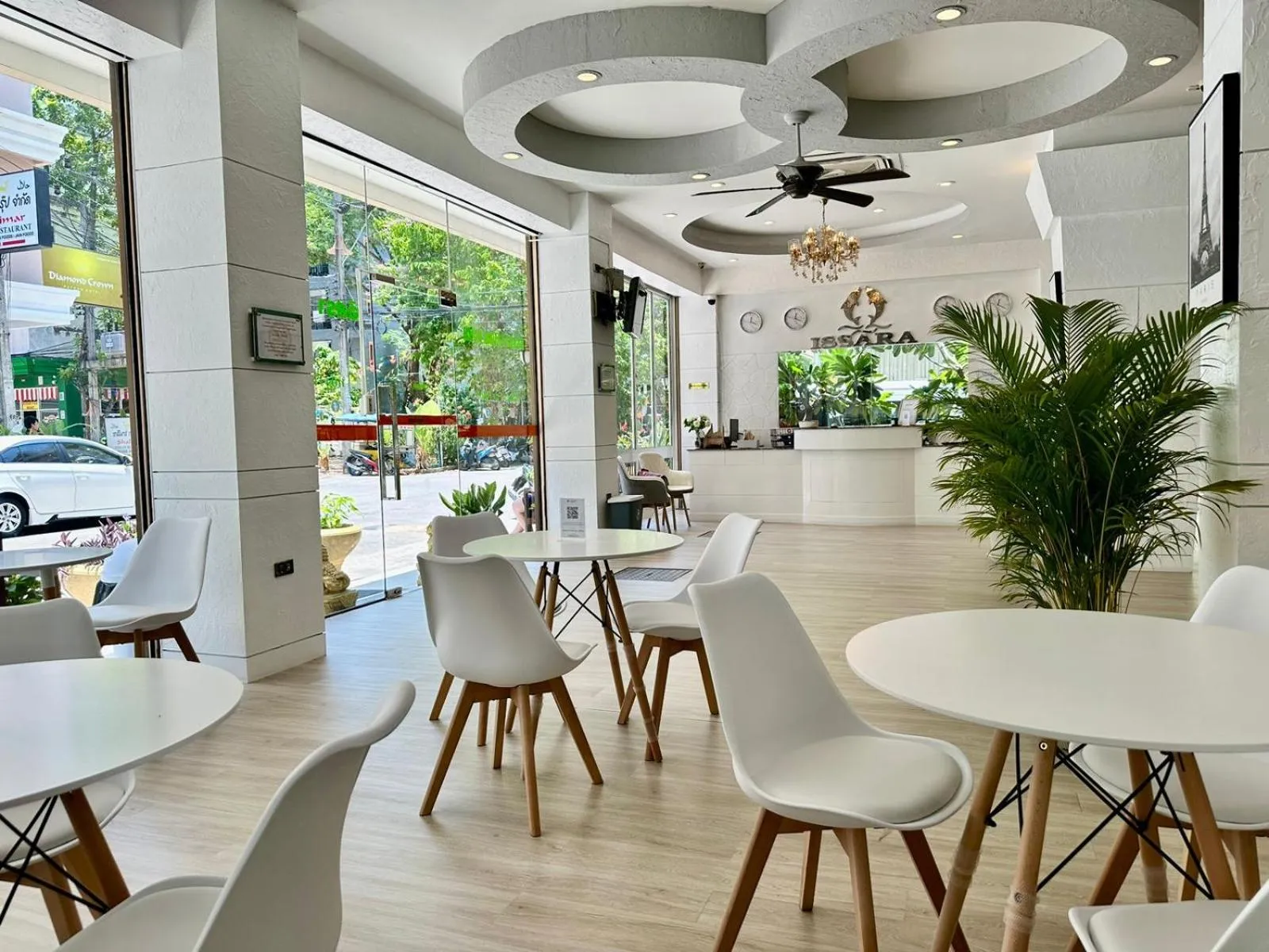 Restaurant/places to eat in Issara Patong Beach