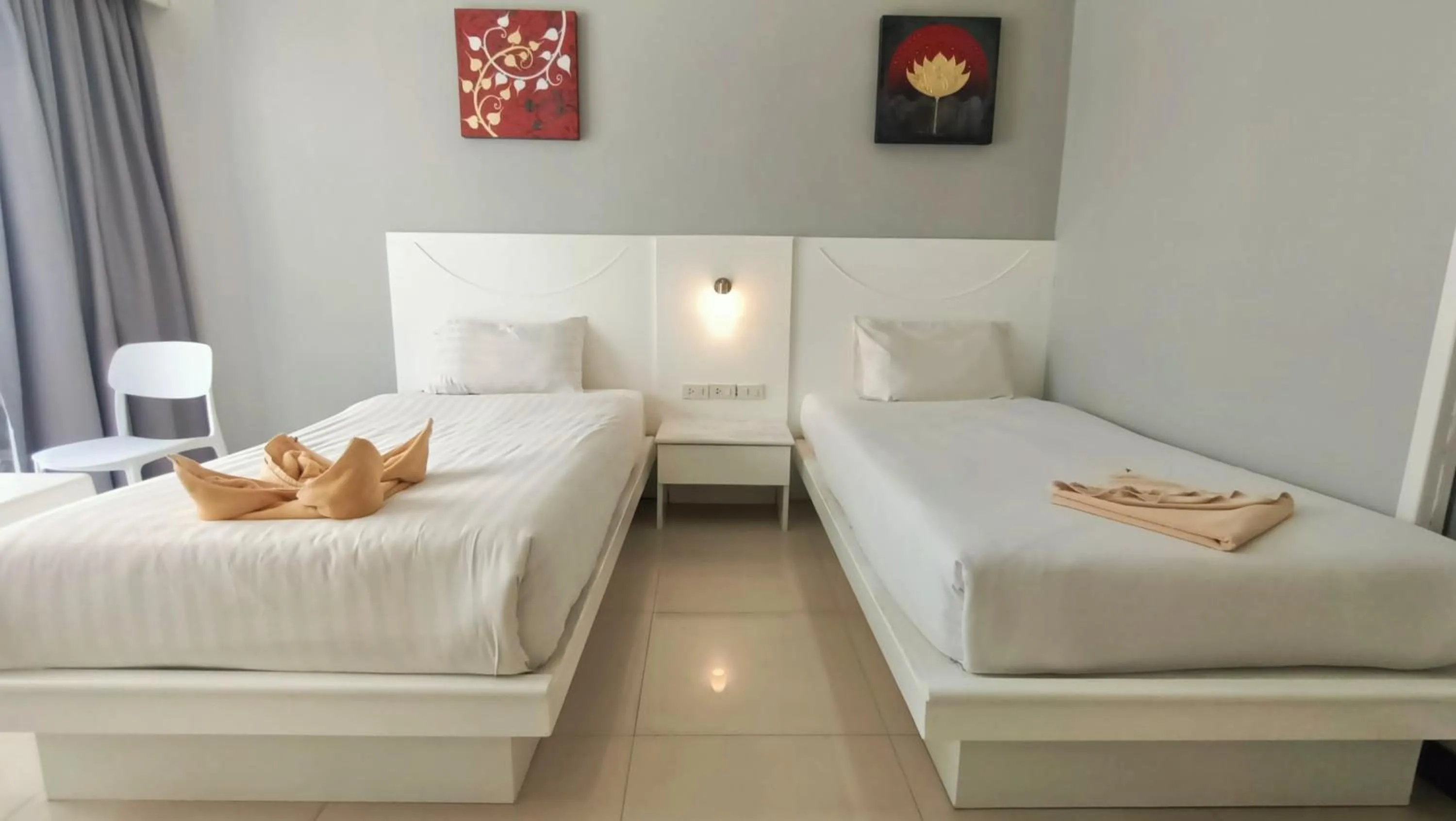 Bedroom, Bed in Issara Patong Beach