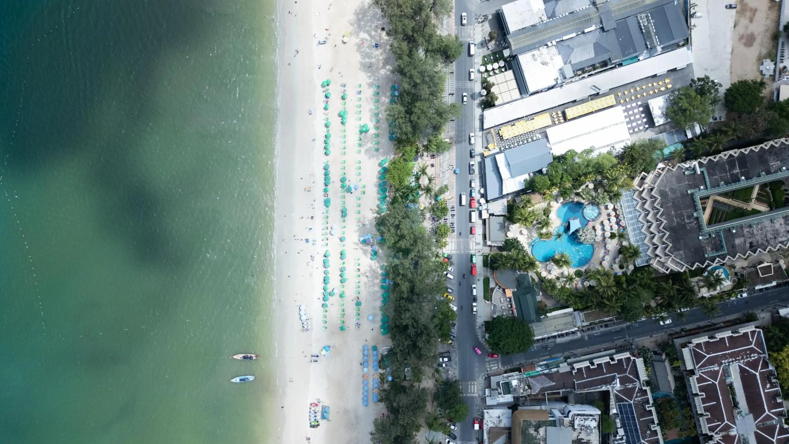 Beach in Issara Patong Beach