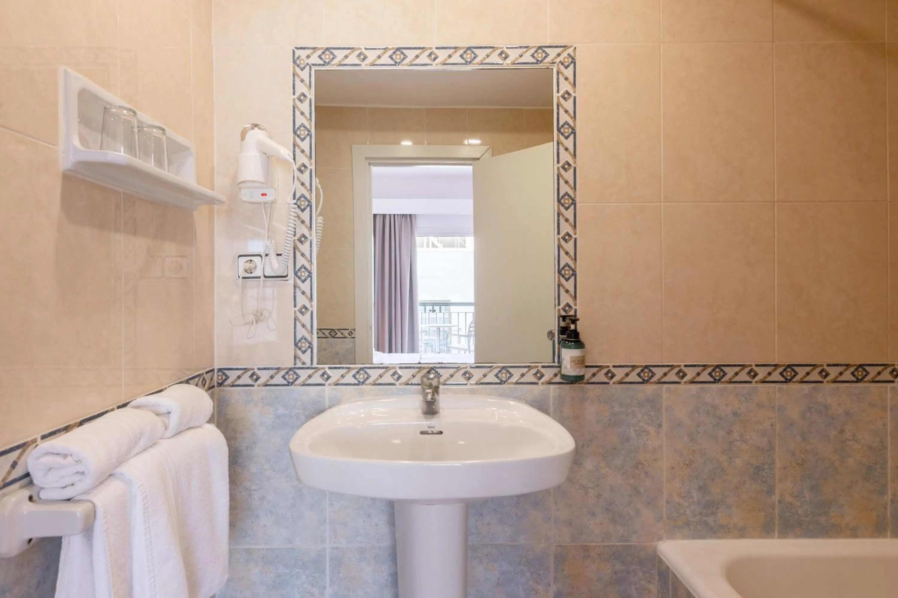 Shower in The Red Hotel - Adults Only