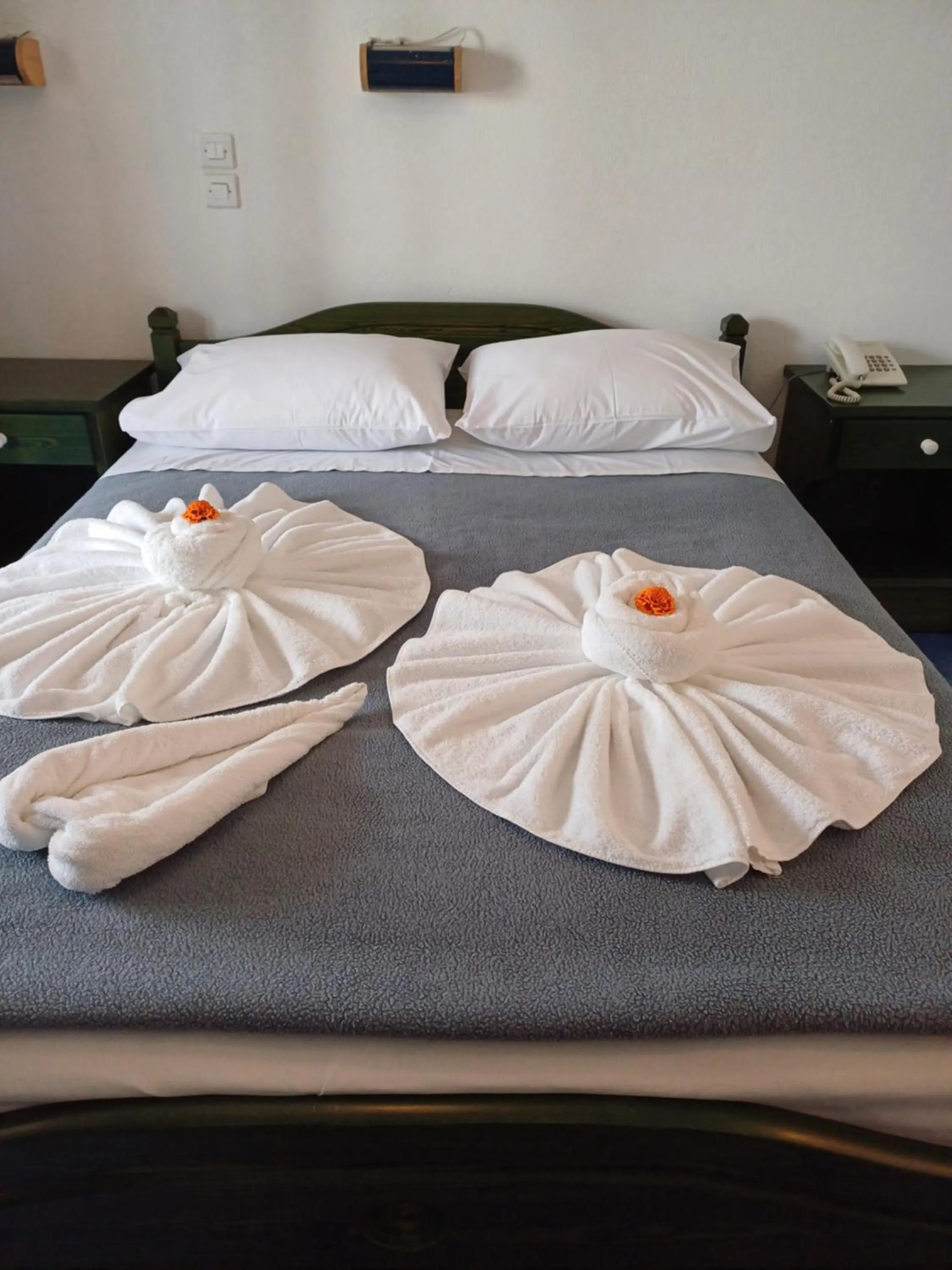 Bed in Siroco's Rooms And Studios