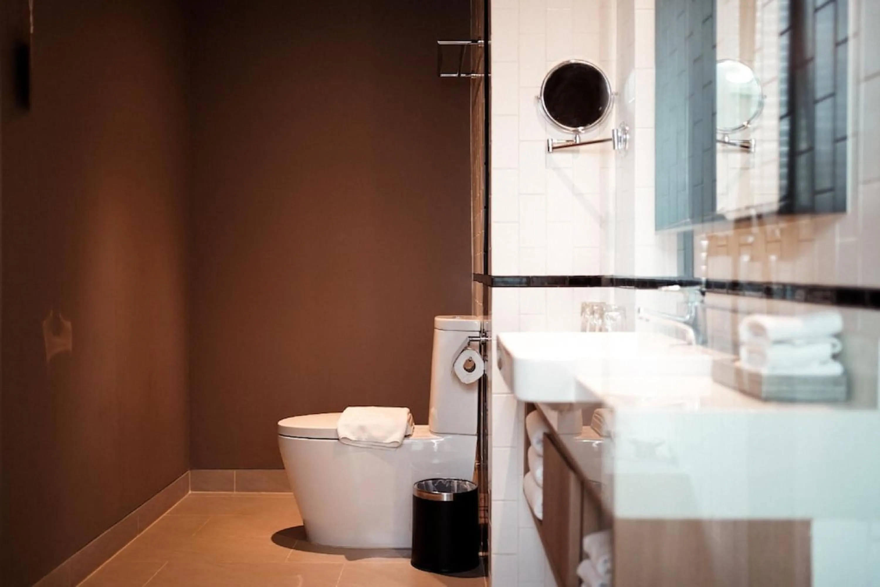 Shower in Brique Suite