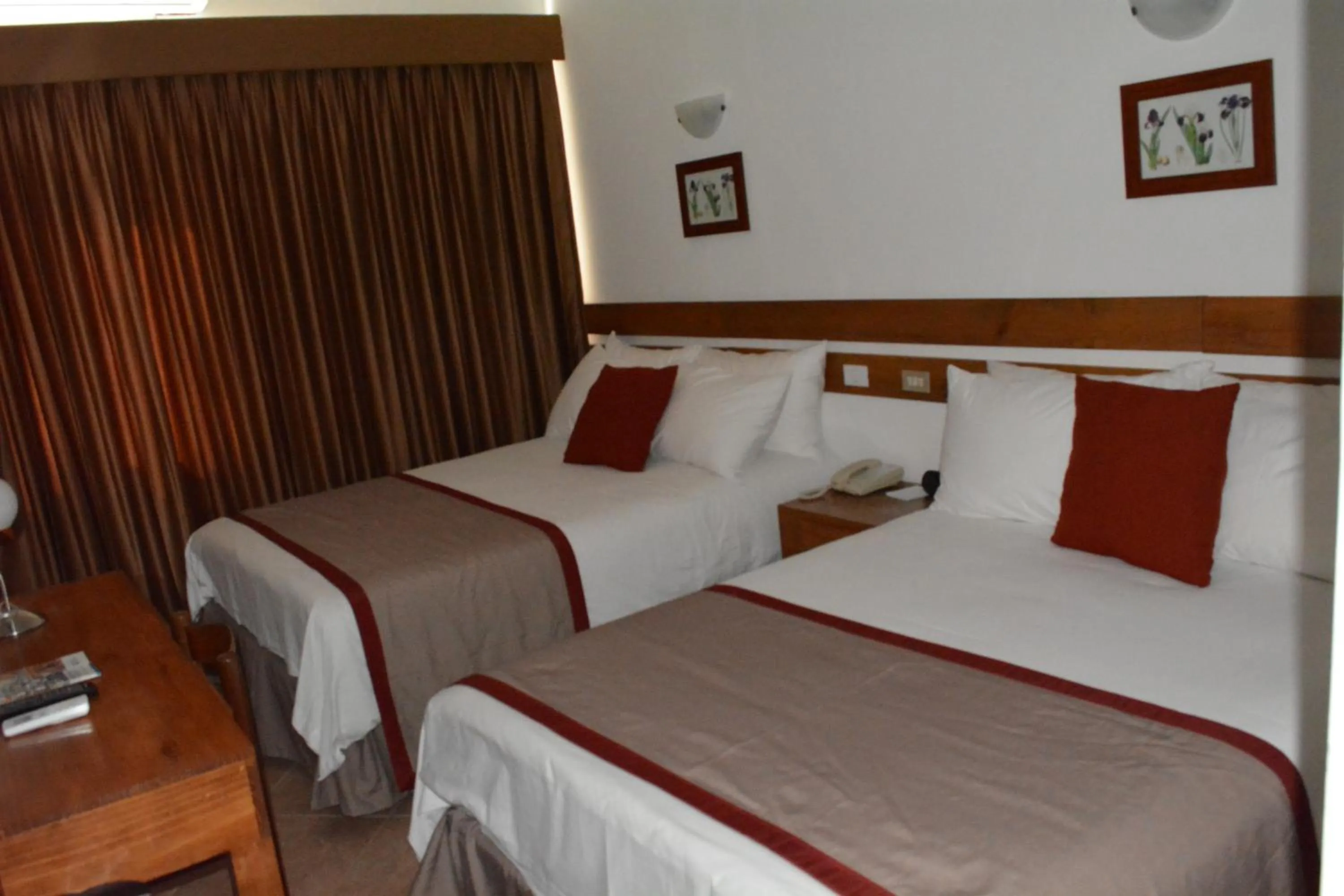 Photo of the whole room, Bed in Peten Esplendido