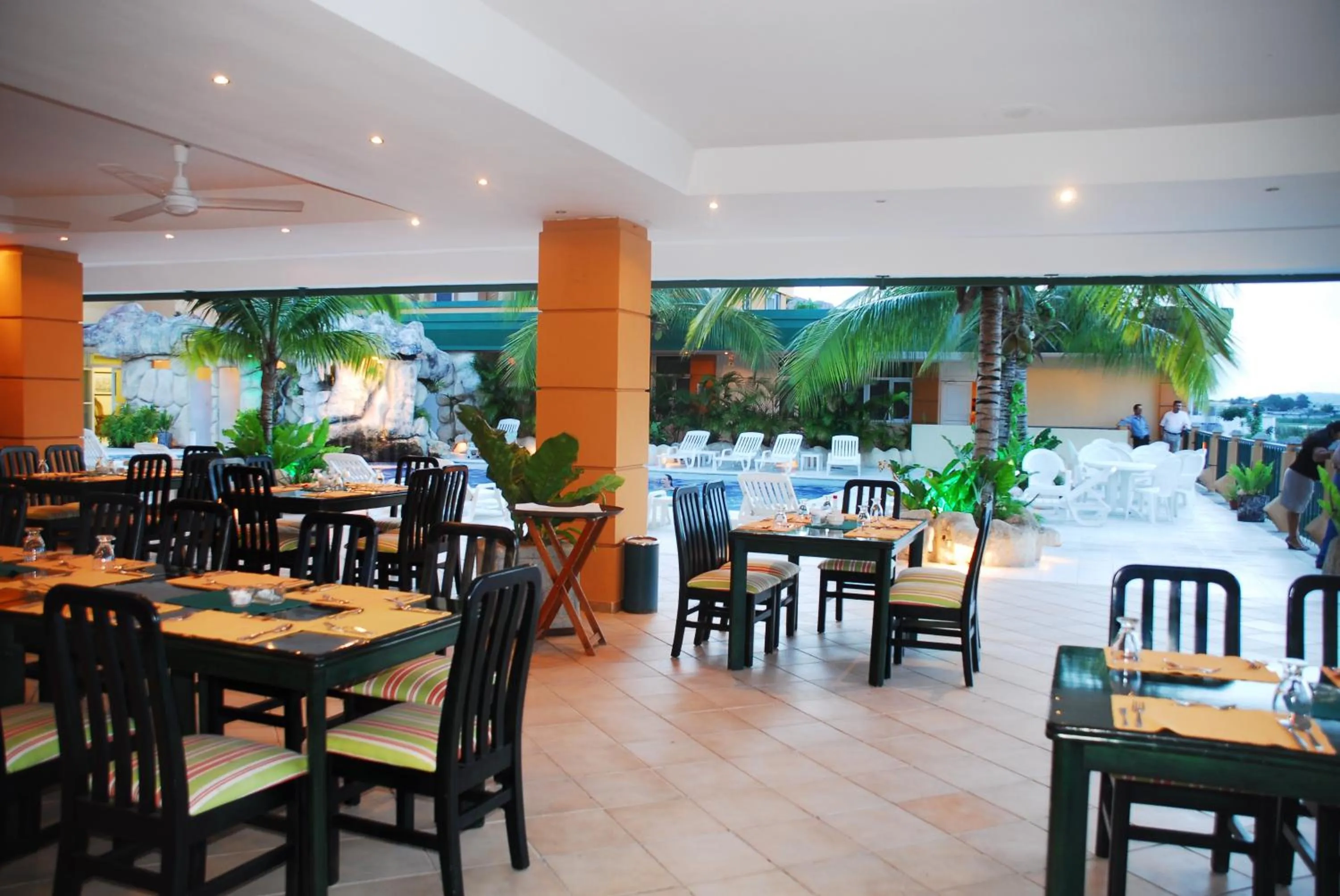 Restaurant/places to eat in Peten Esplendido