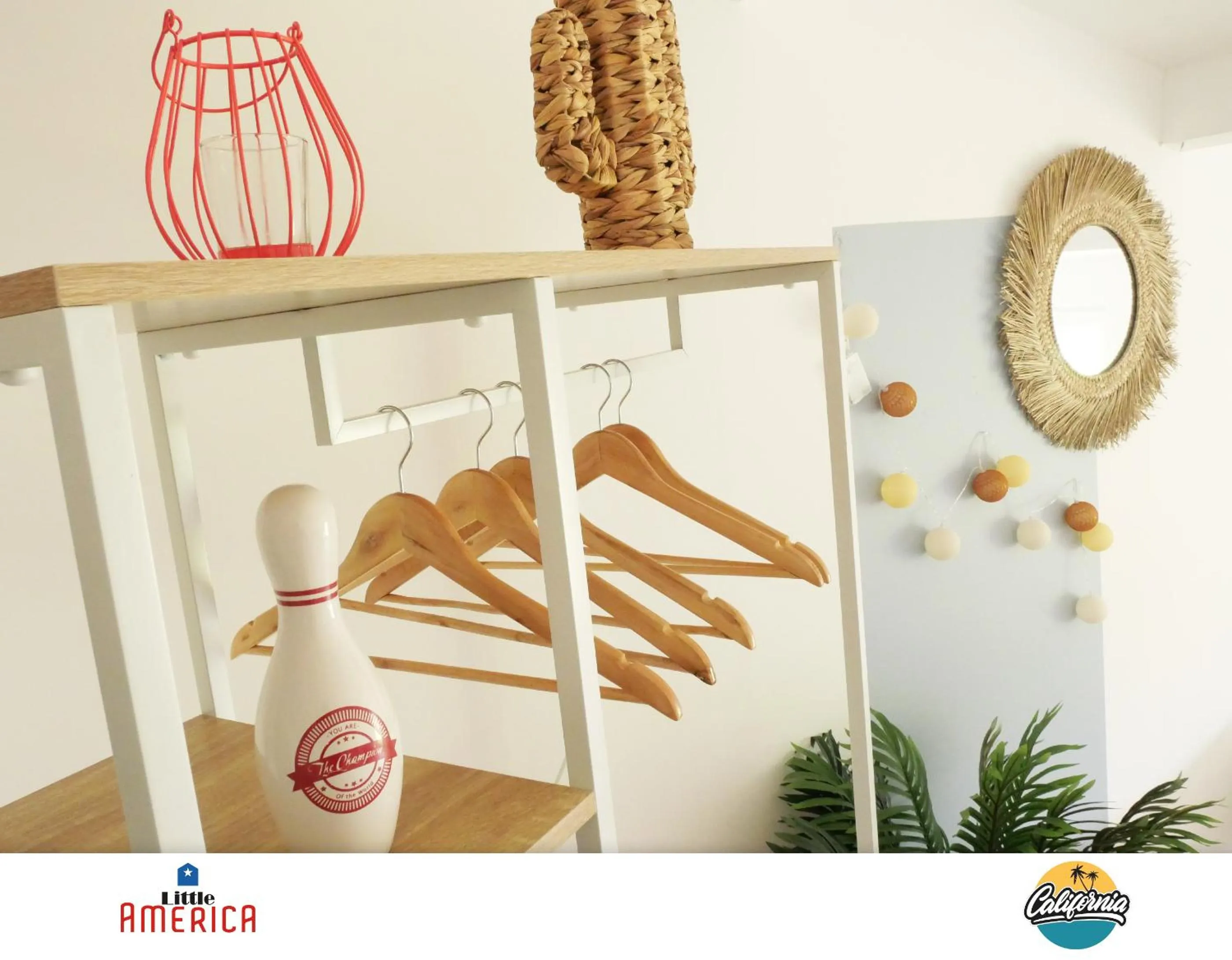 wardrobe in Little America - Appart Hôtel 3km Futuroscope