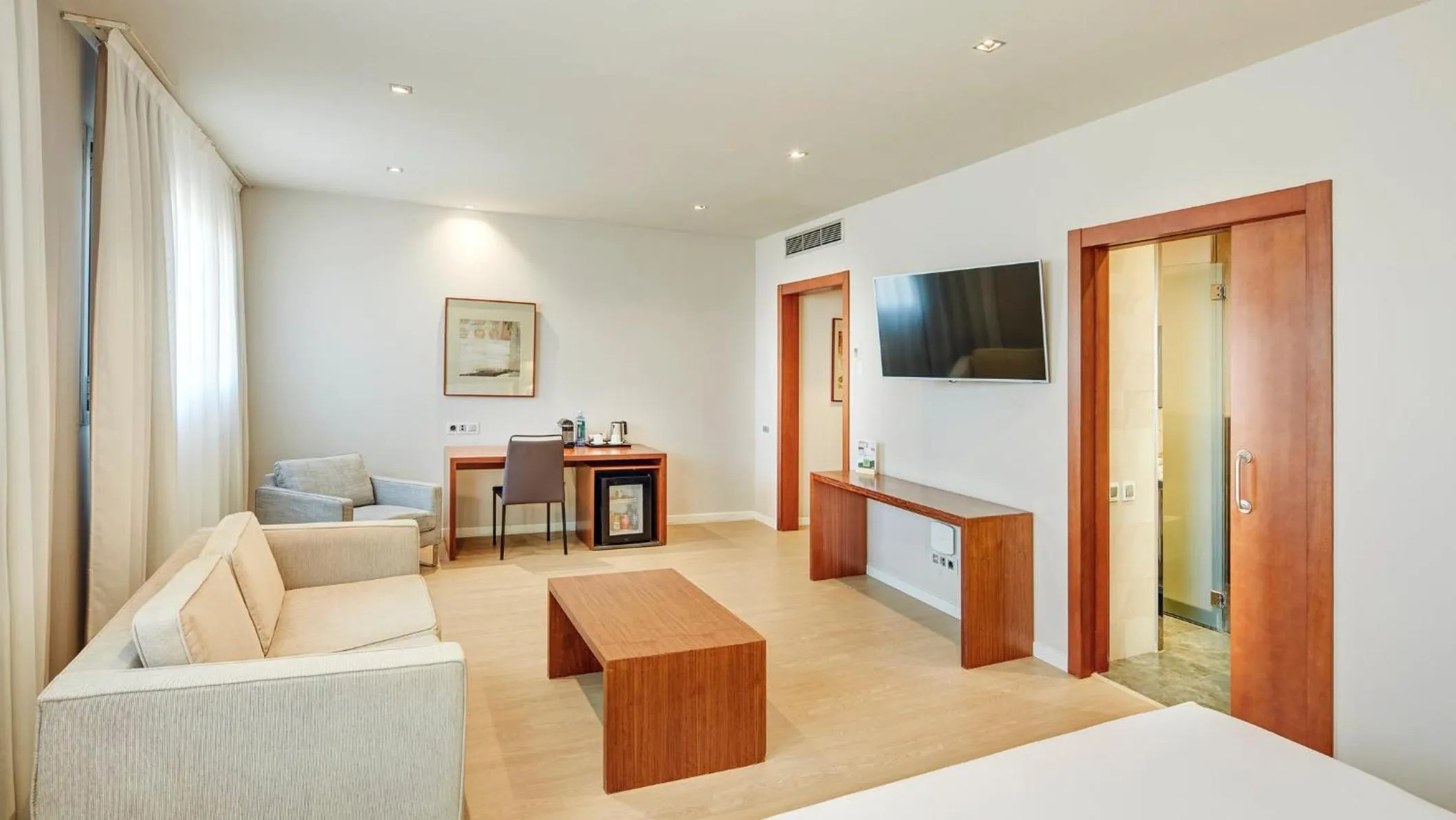 Photo of the whole room, Bed in Sercotel Ciutat de Montcada