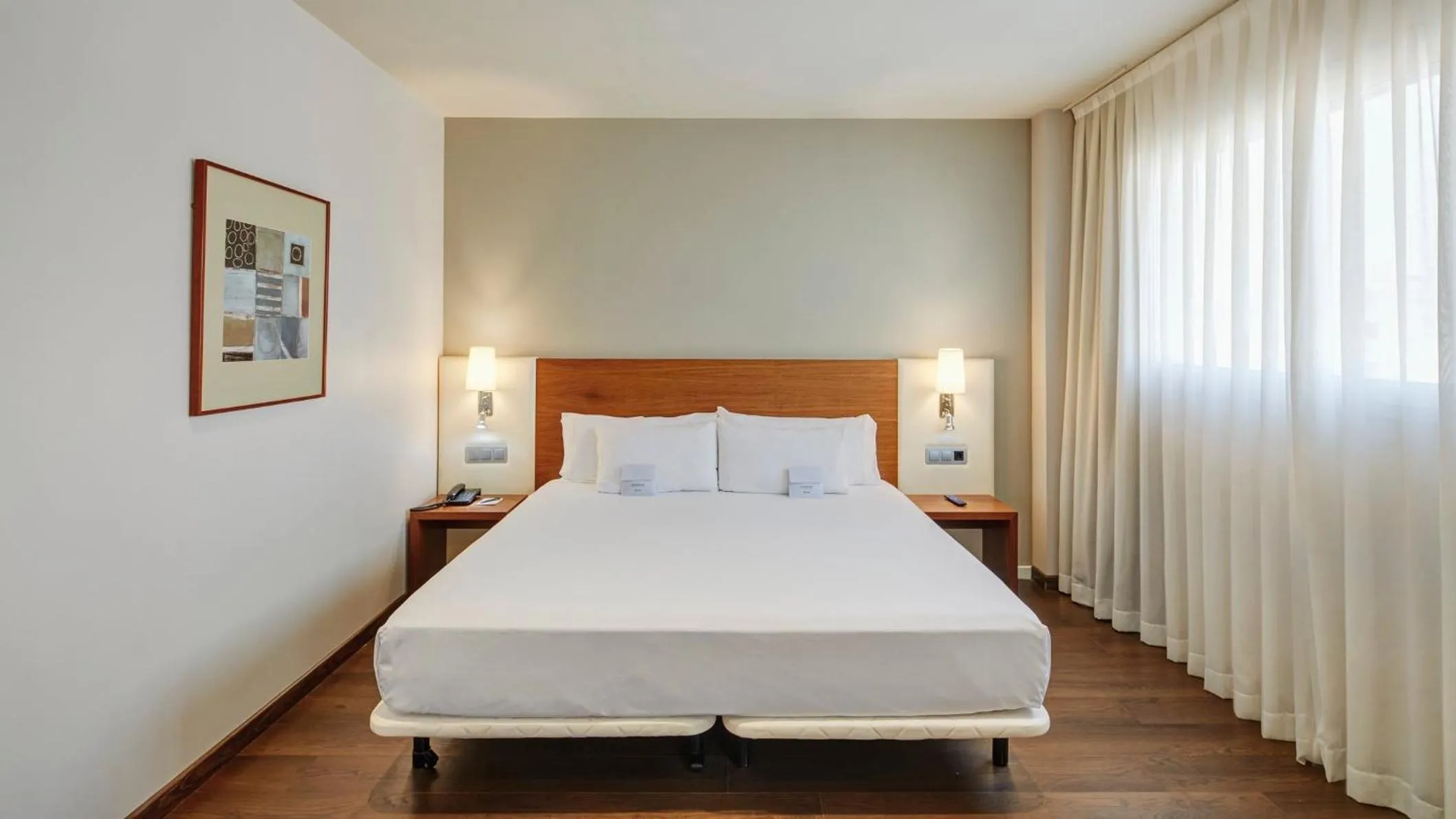 Photo of the whole room, Bed in Sercotel Ciutat de Montcada