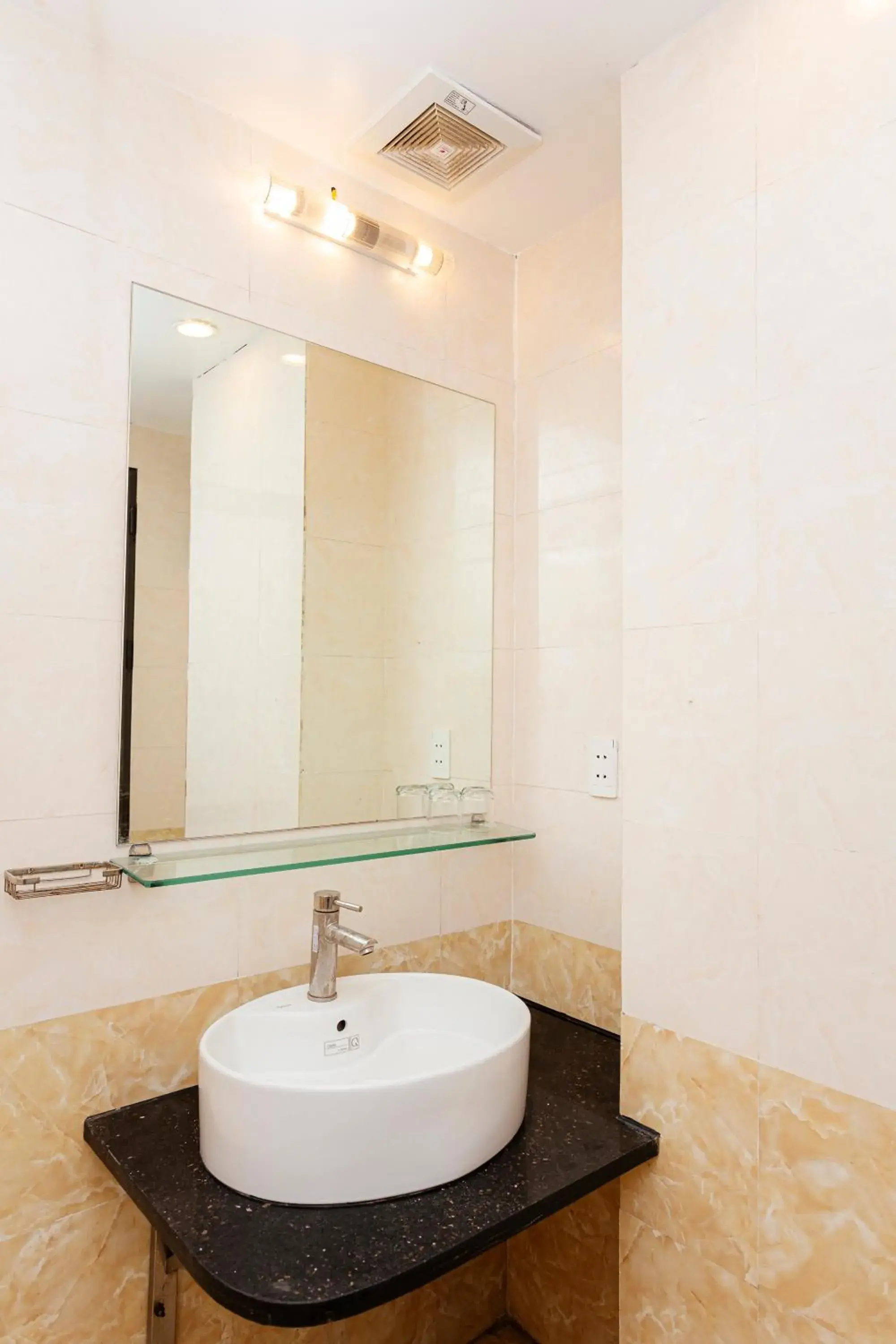 Bed in 6-Bed Female Dormitory Room in Republic Hostel Cat Ba Bed in 6-Bed Female Dormitory Room in Republic Hostel Cat Ba