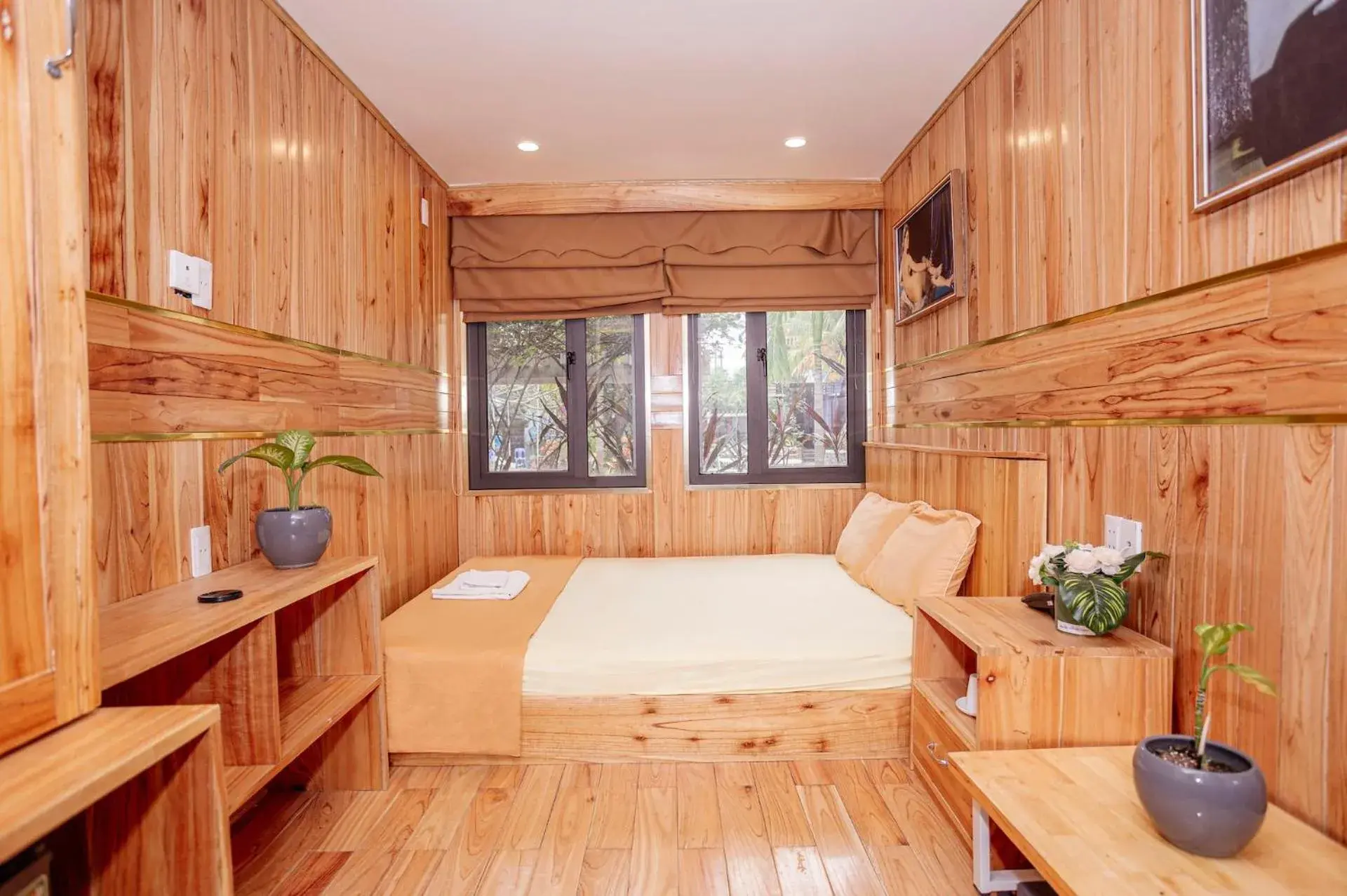 Double Room with Private Bathroom in Republic Hostel Cat Ba Double Room with Private Bathroom in Republic Hostel Cat Ba