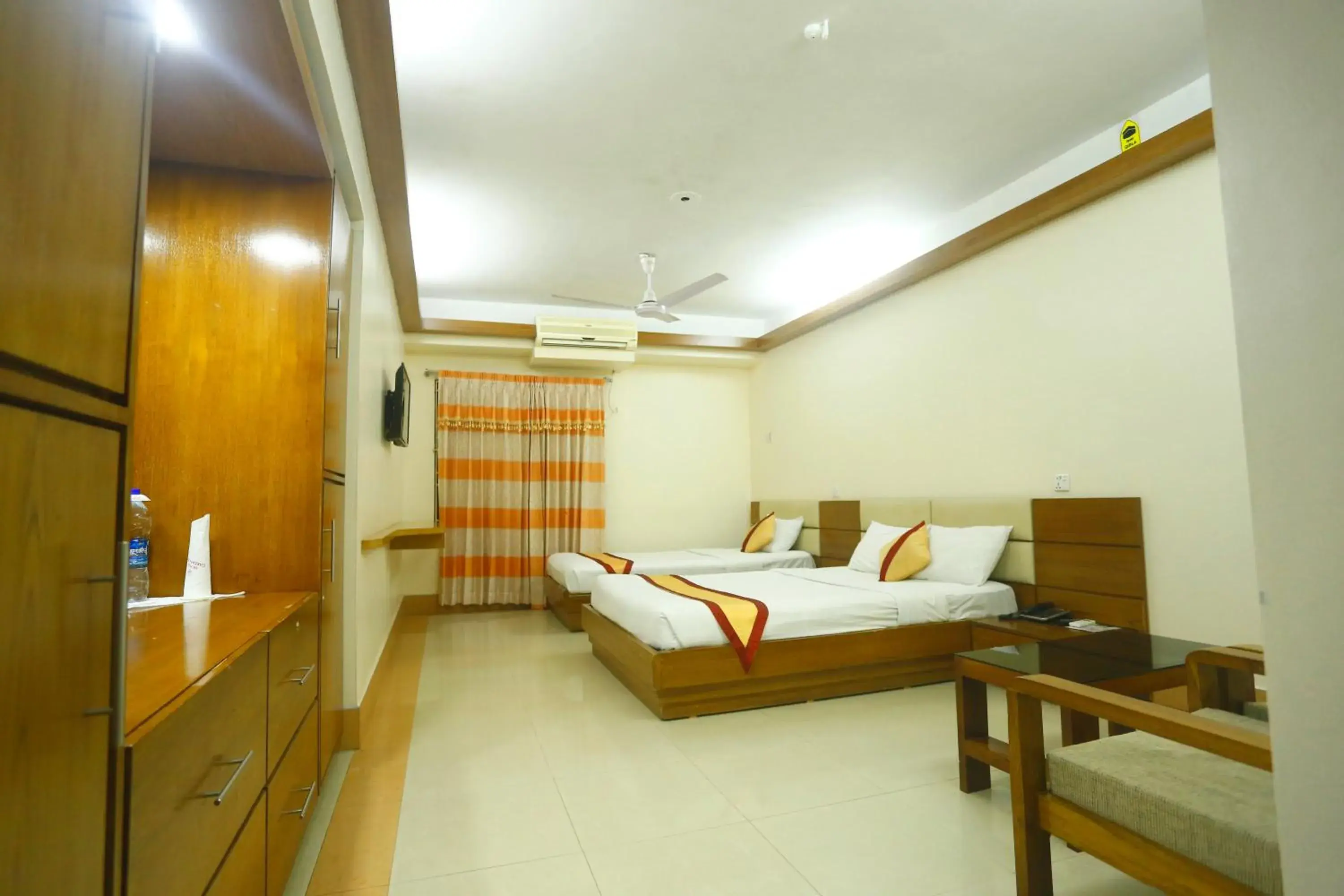 Deluxe Triple Room in Hotel Garden Inn Deluxe Triple Room in Hotel Garden Inn