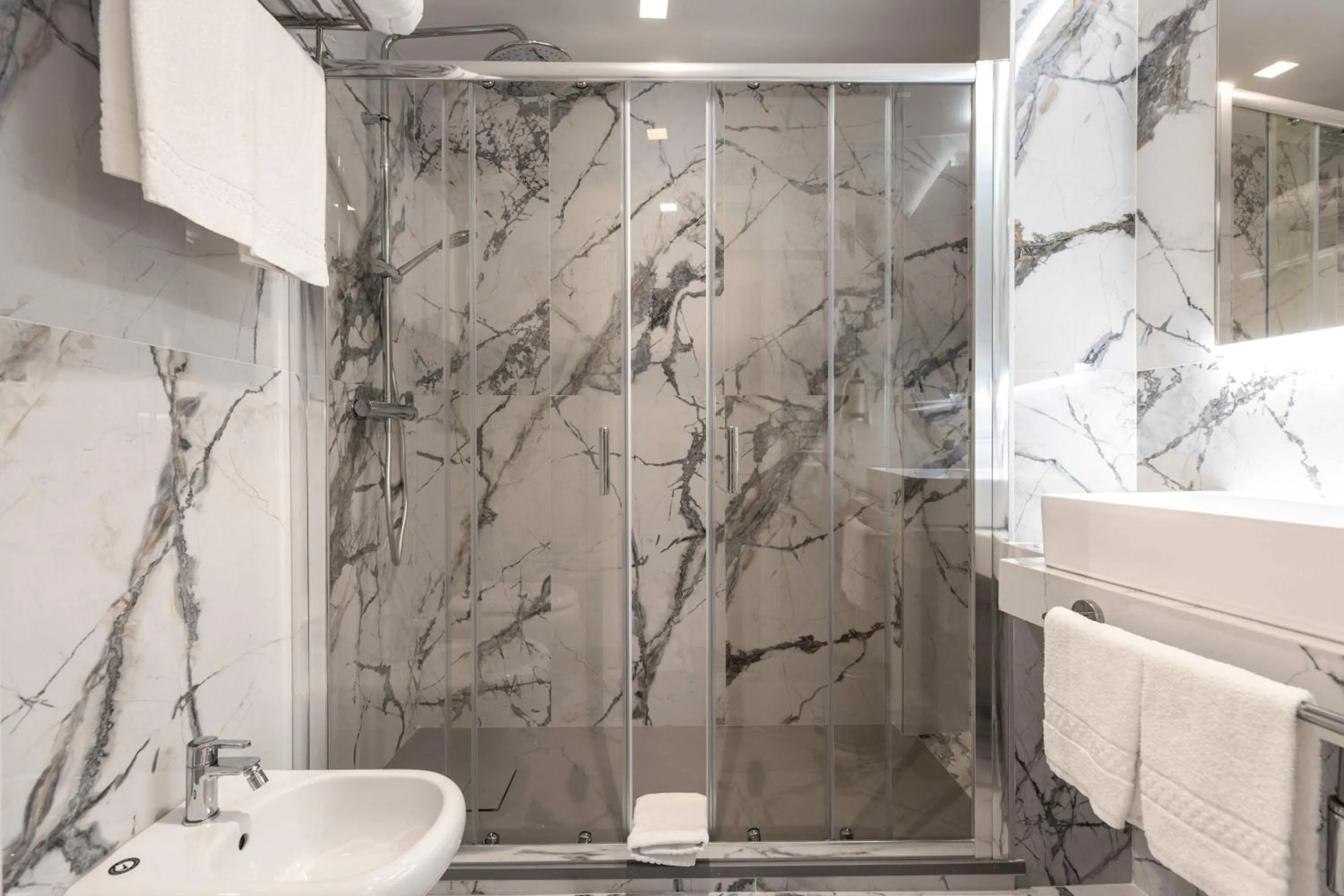 Shower in Home at Rome Luxury Navona Guesthouse