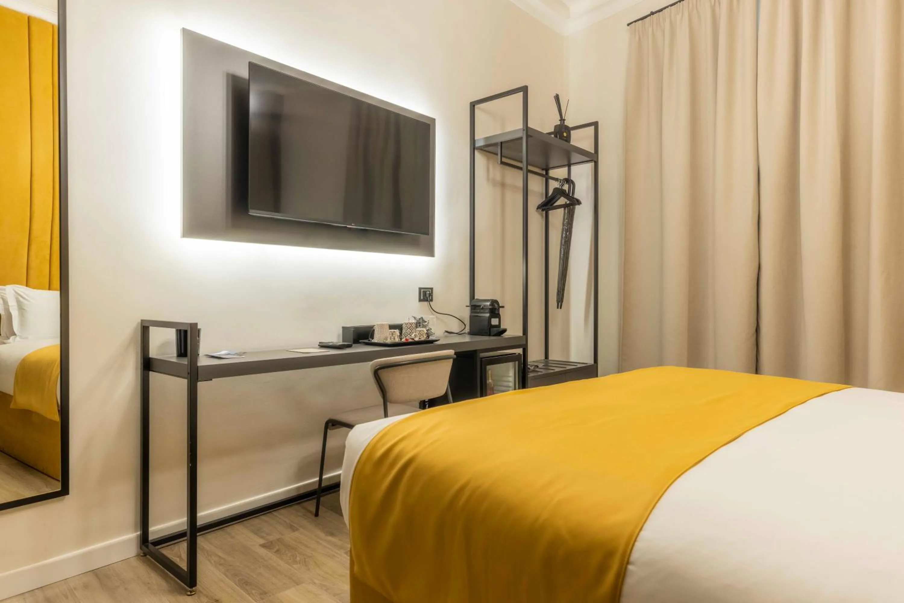 TV and multimedia, Bed in Home at Rome Luxury Navona Guesthouse