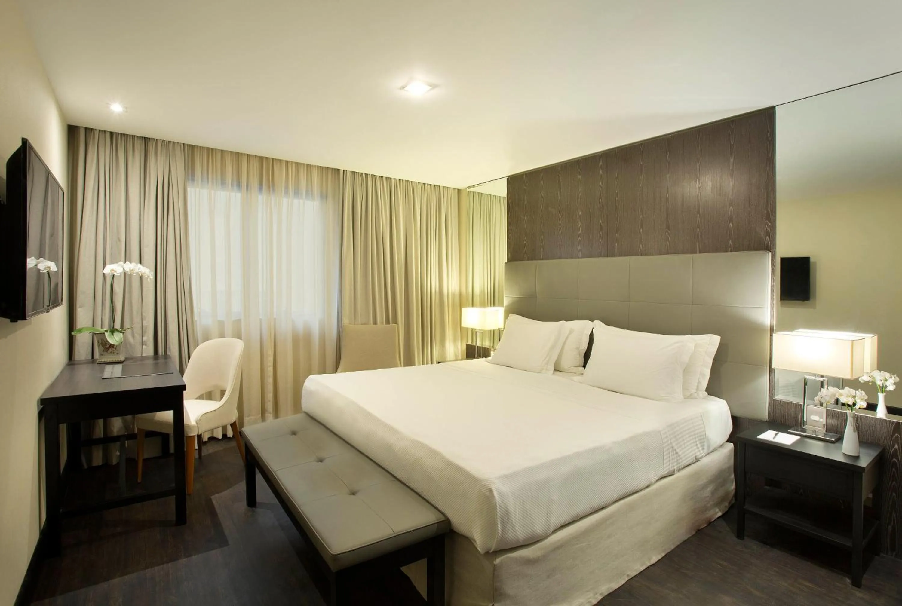 Photo of the whole room, Bed in Windsor California Copacabana