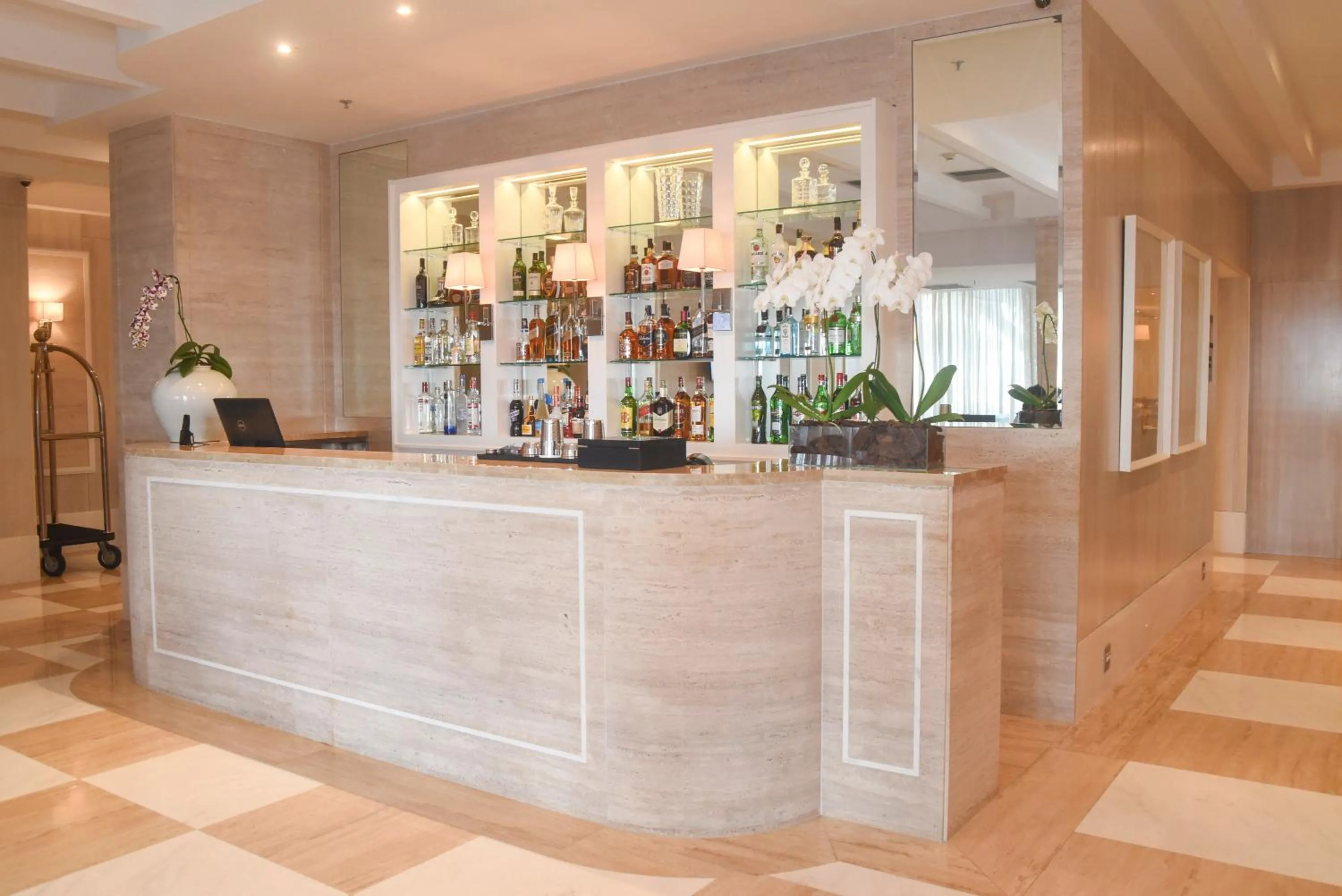 Lounge or bar in Windsor California Copacabana