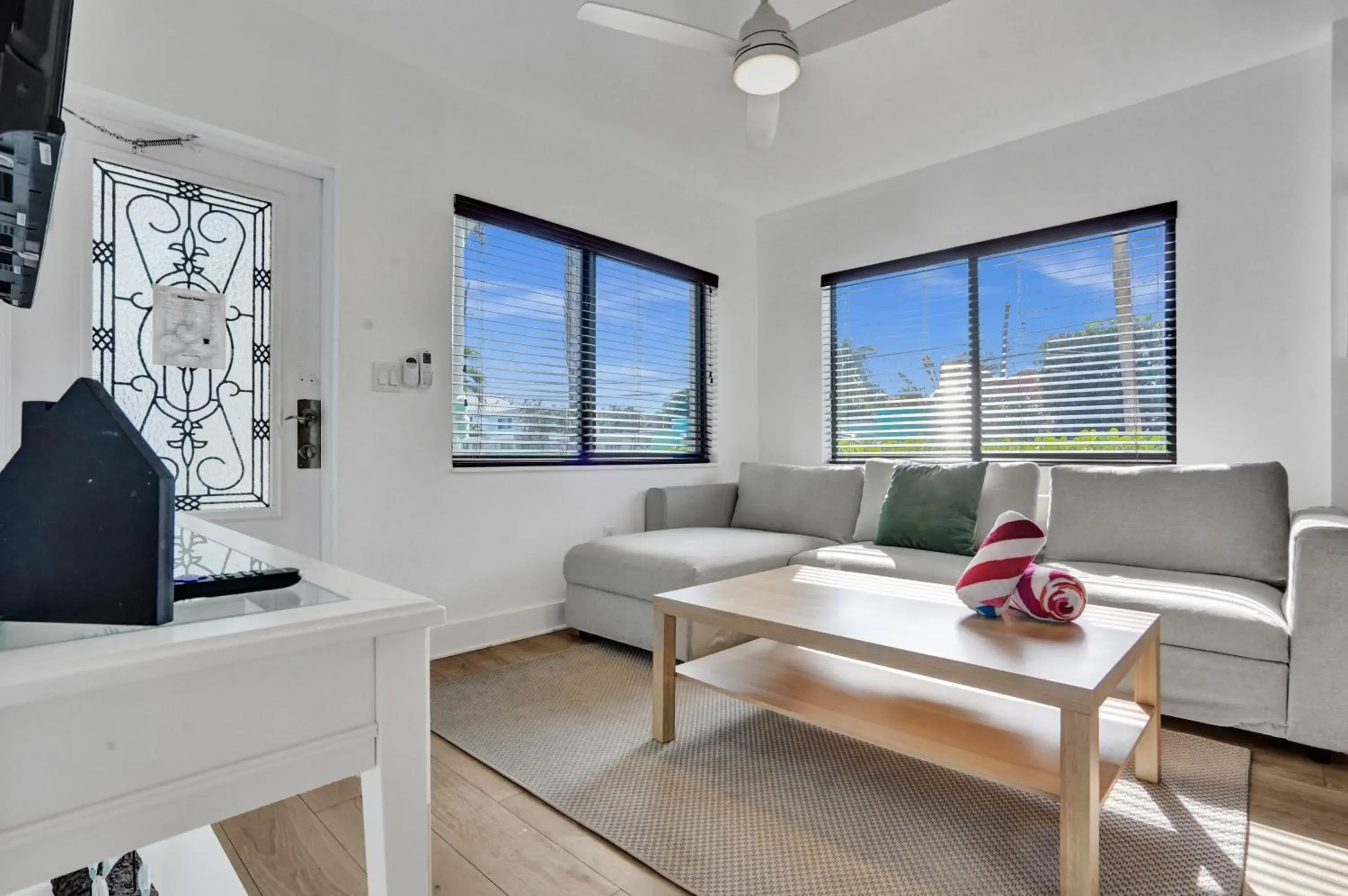 Apartment with Balcony in Waves On Walnut - Beach Access Apartment with Balcony in Waves On Walnut - Beach Access