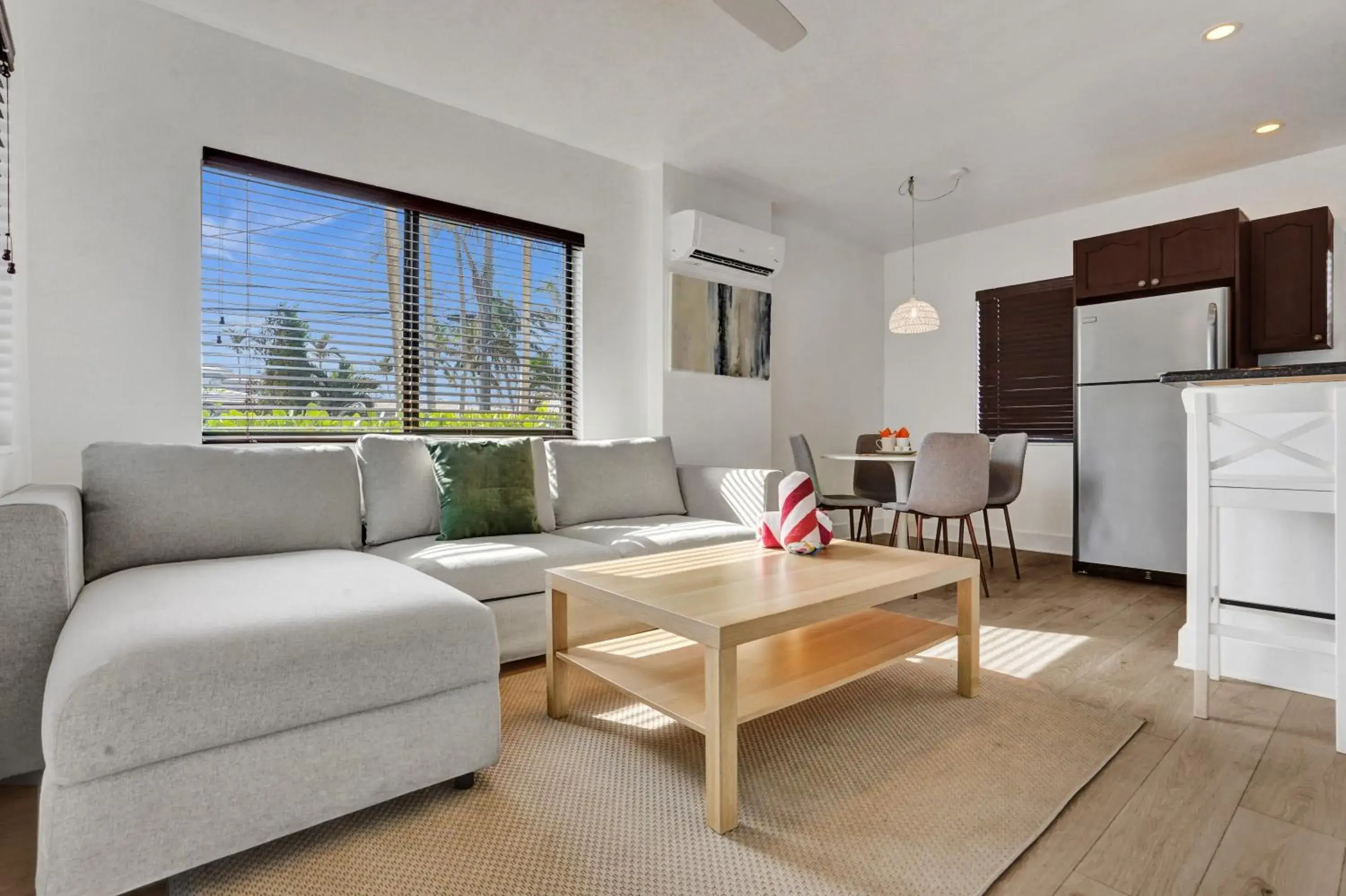 Deluxe Apartment in Waves On Walnut - Beach Access Deluxe Apartment in Waves On Walnut - Beach Access