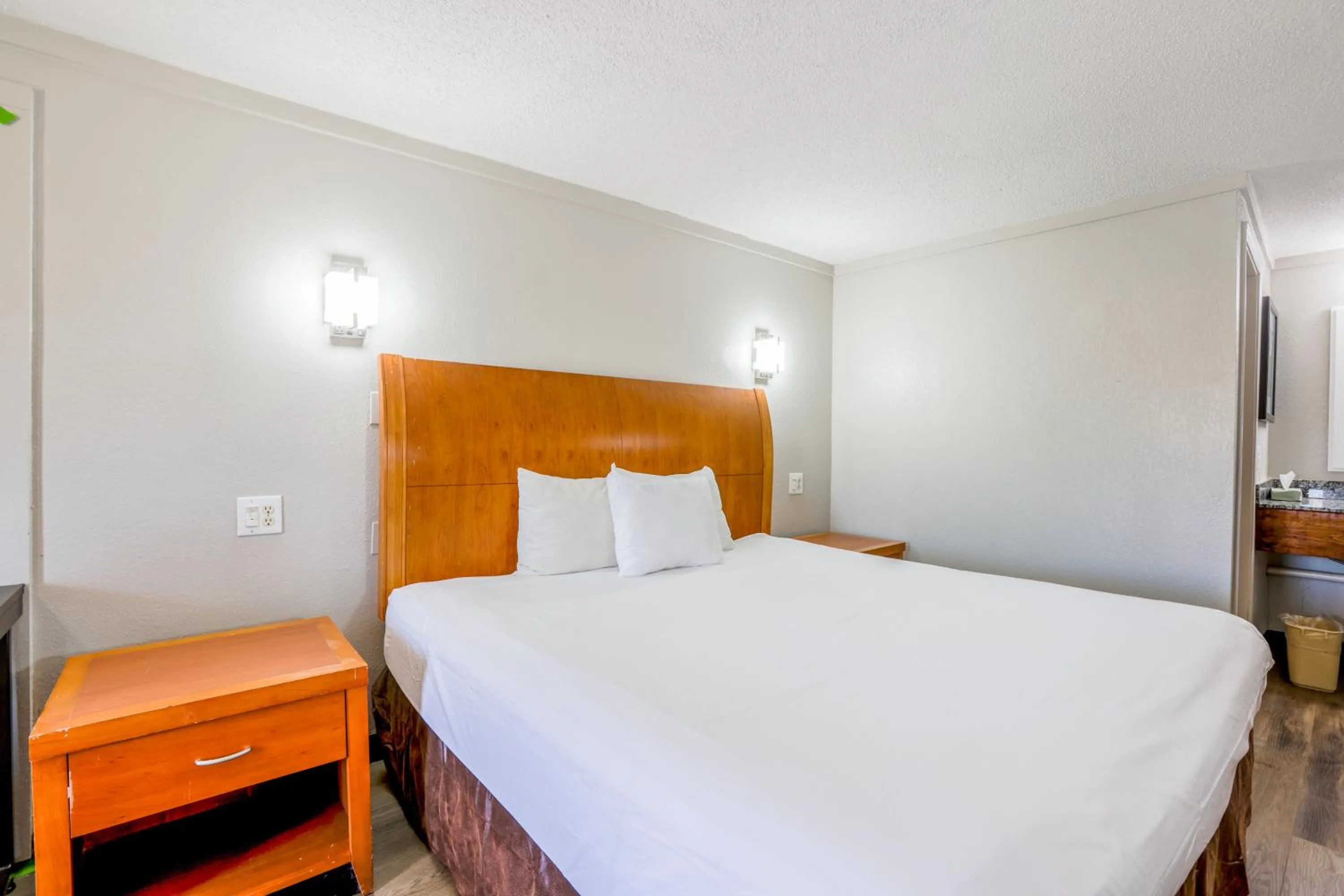 Bedroom, Bed in Cozy Garden Inn By OYO Hwy 40 Richmond