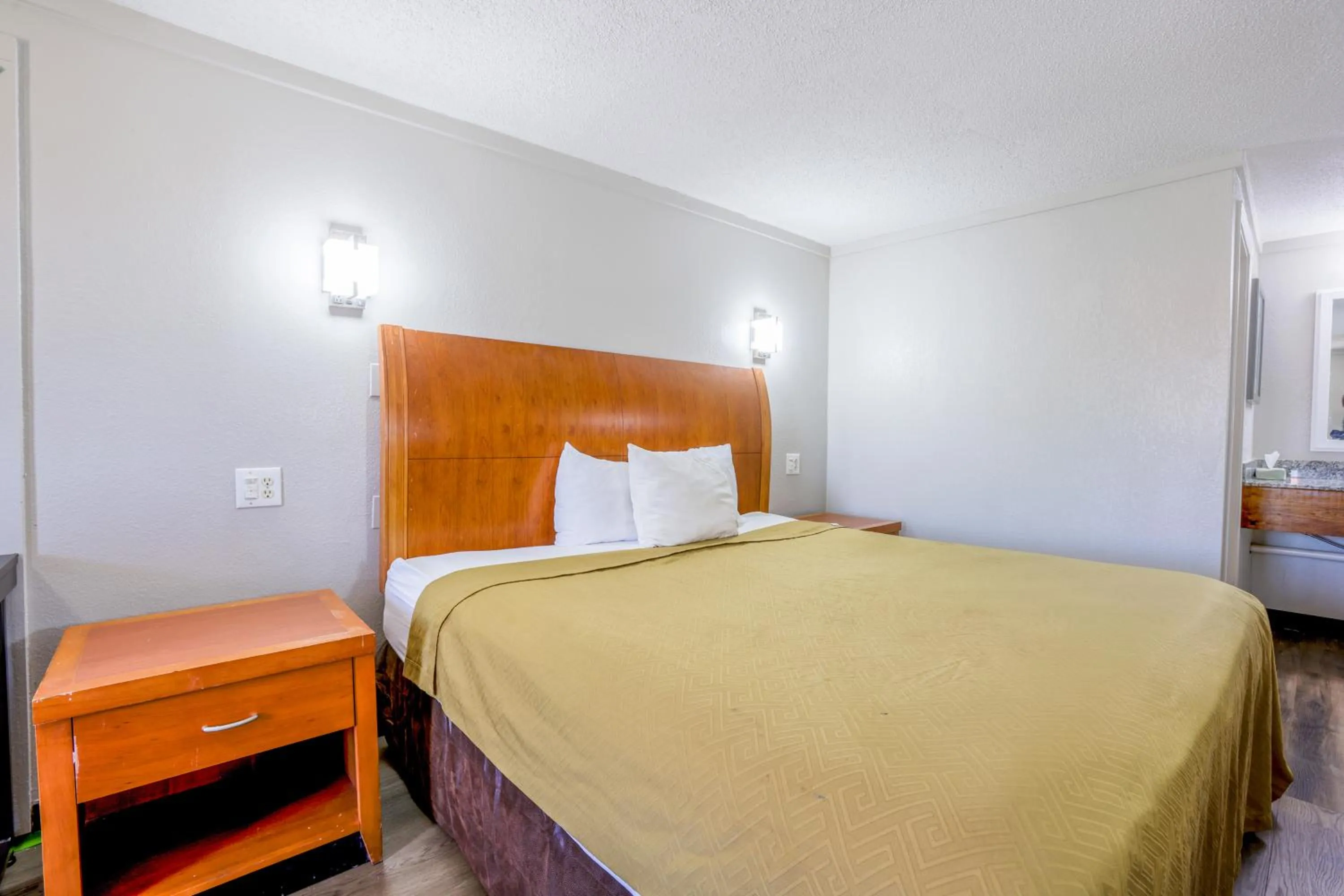 Bedroom, Bed in Cozy Garden Inn By OYO Hwy 40 Richmond