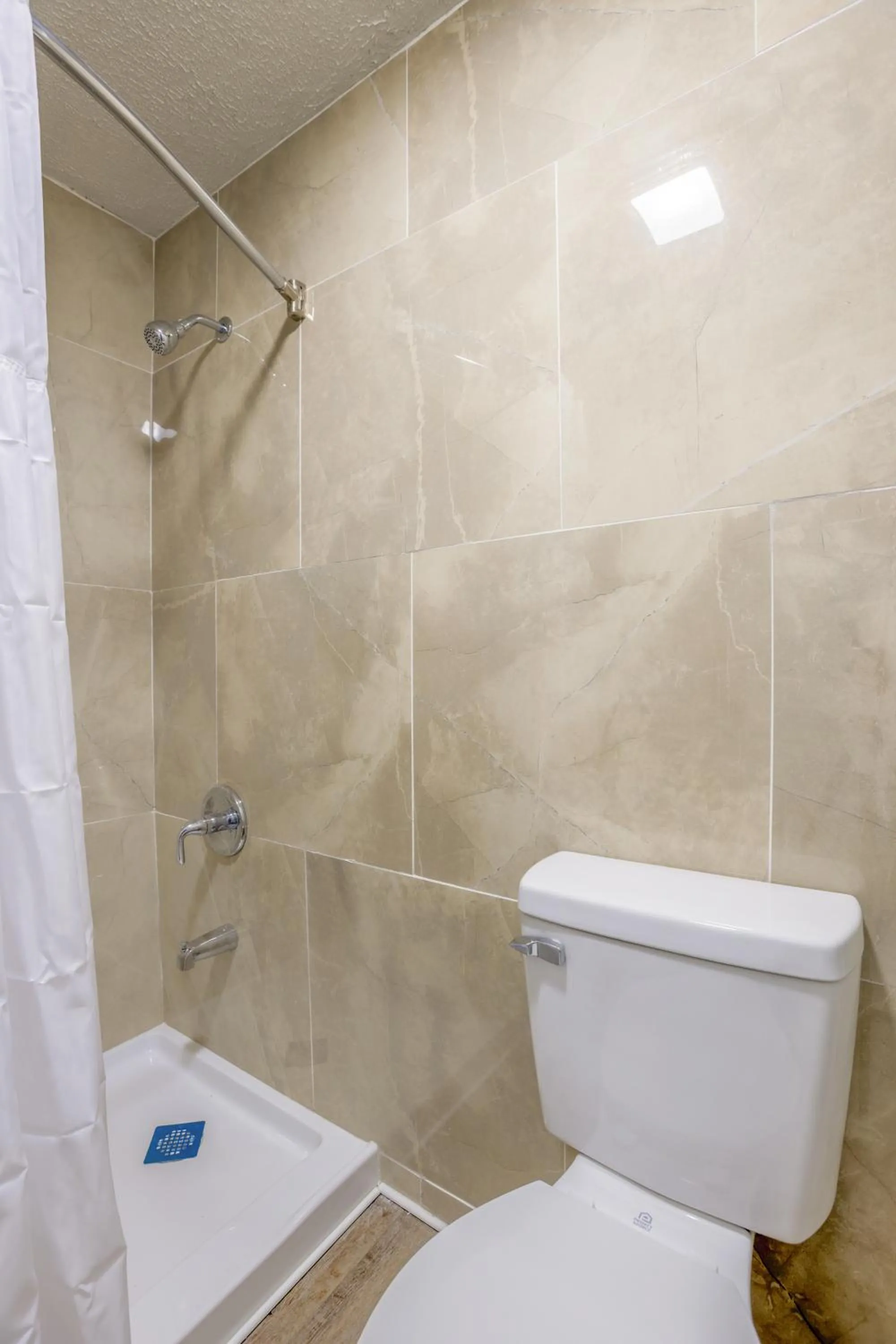 Bathroom in Cozy Garden Inn By OYO Hwy 40 Richmond