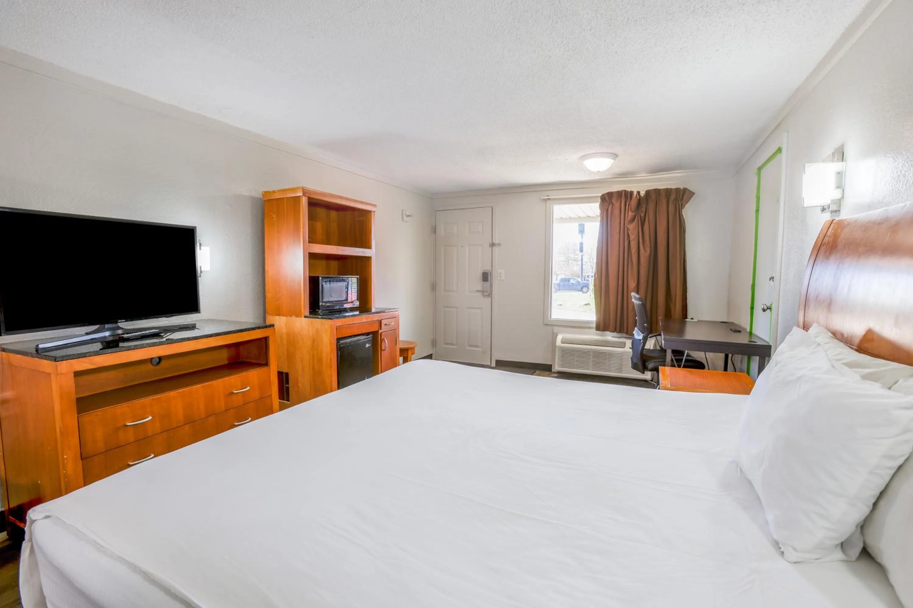 Bedroom, Bed in Cozy Garden Inn By OYO Hwy 40 Richmond