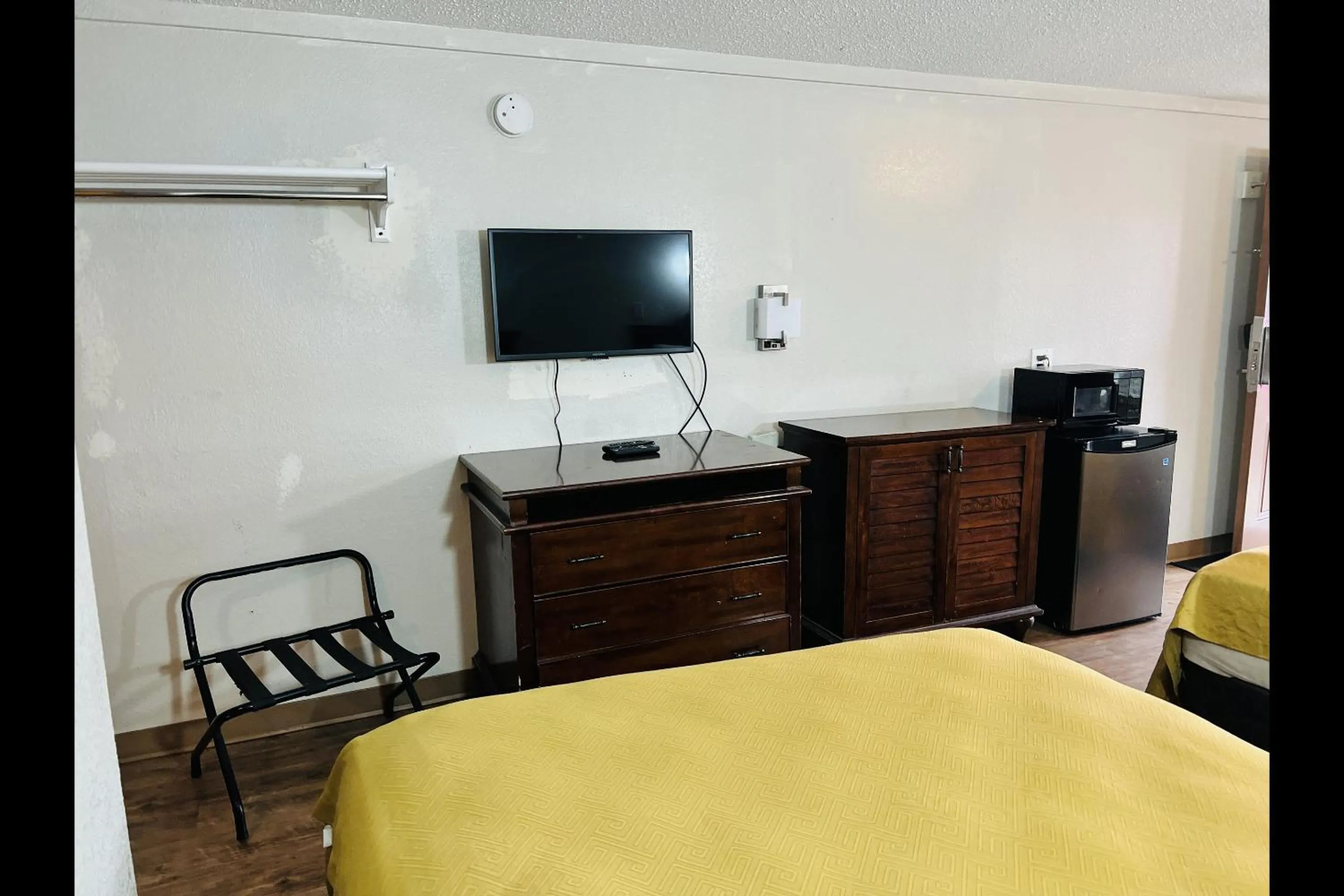 Queen Bed Non-Smoking in Cozy Garden Inn By OYO Hwy 40 Richmond