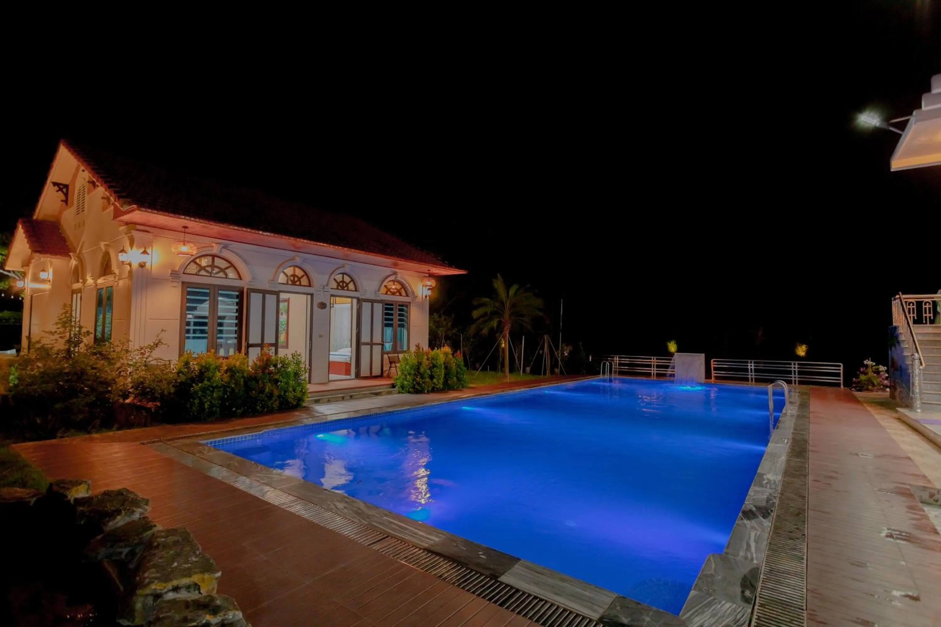 Swimming pool in Hoa Lu Garden Resort