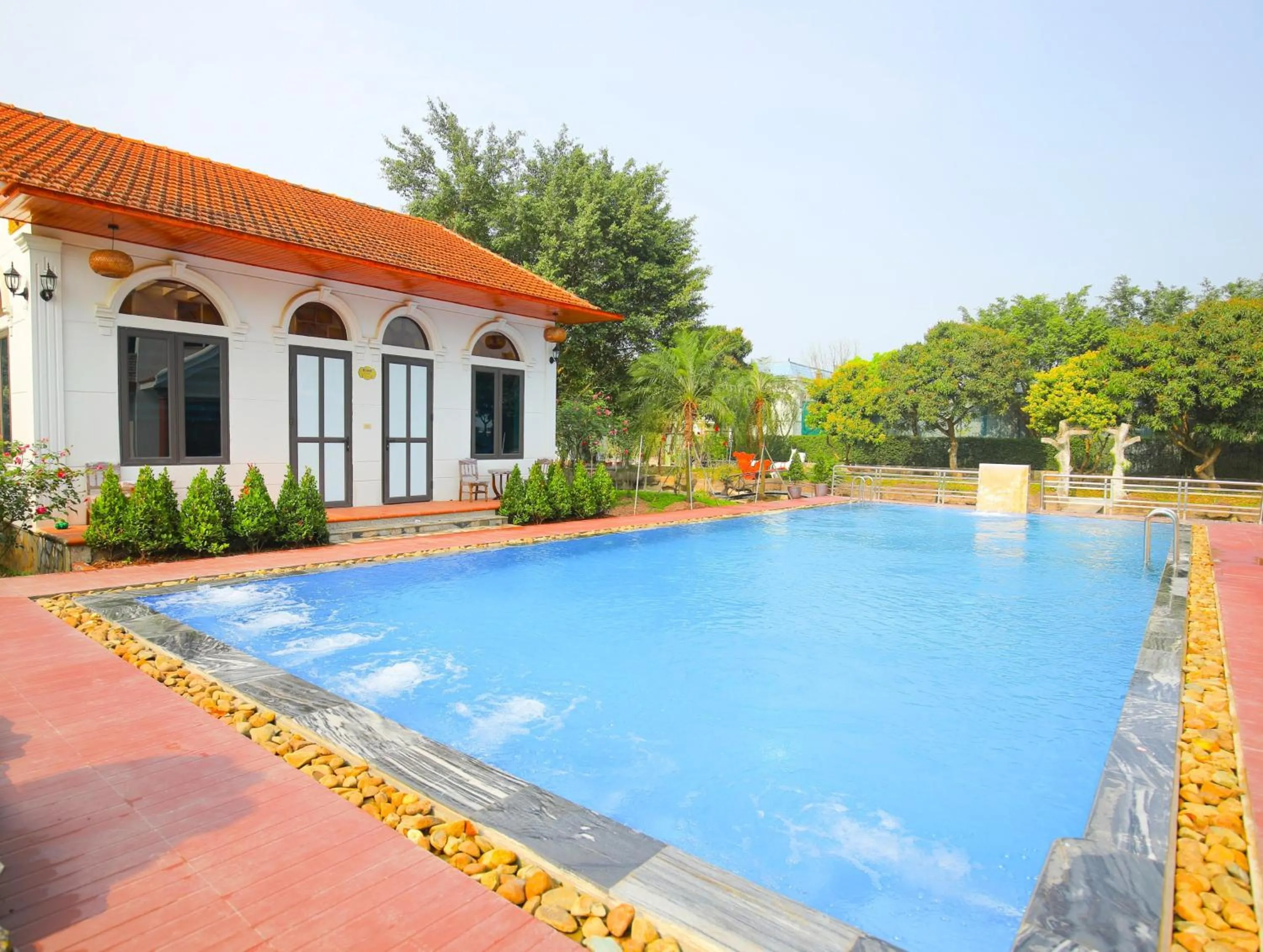 Day in Hoa Lu Garden Resort