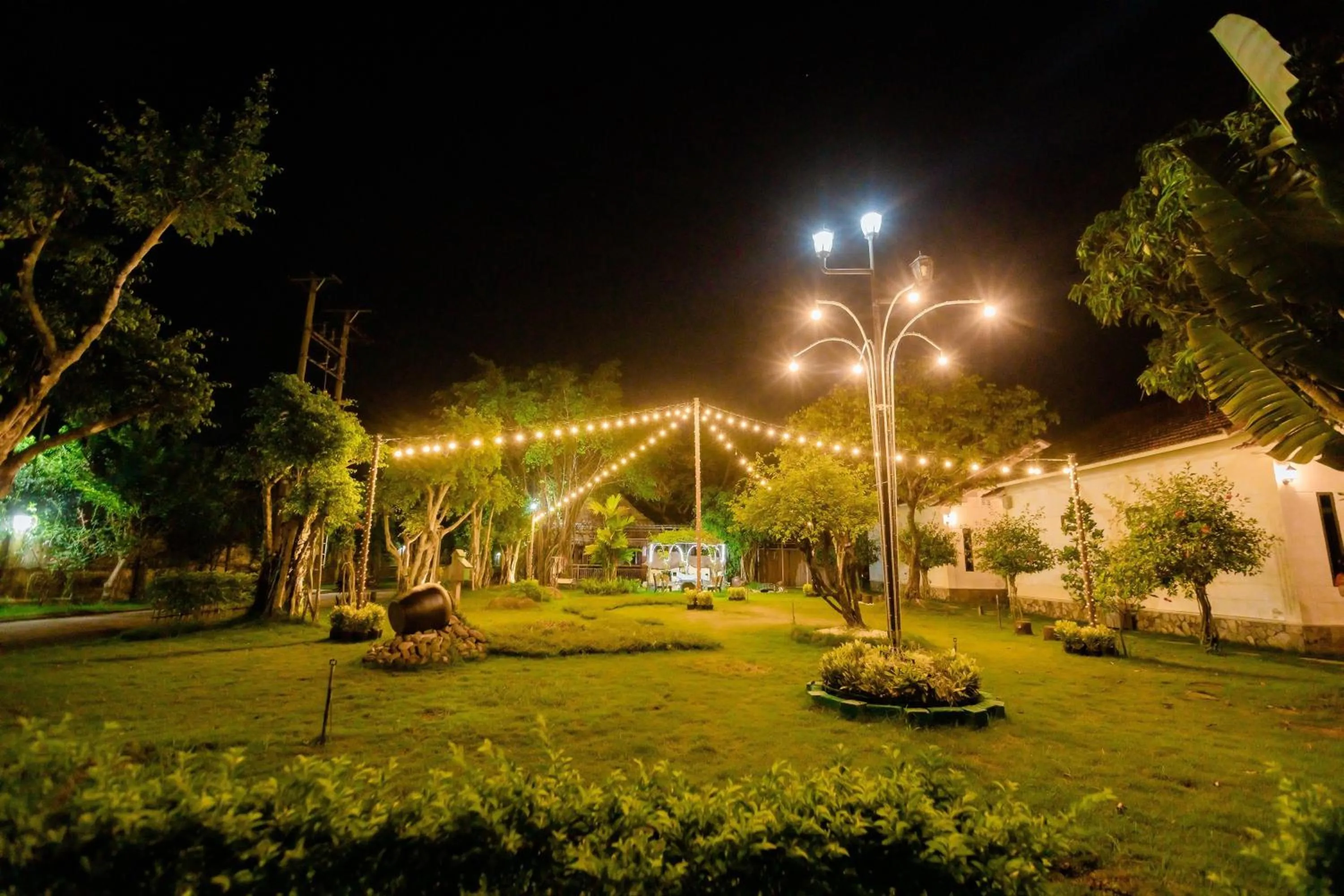 Night in Hoa Lu Garden Resort