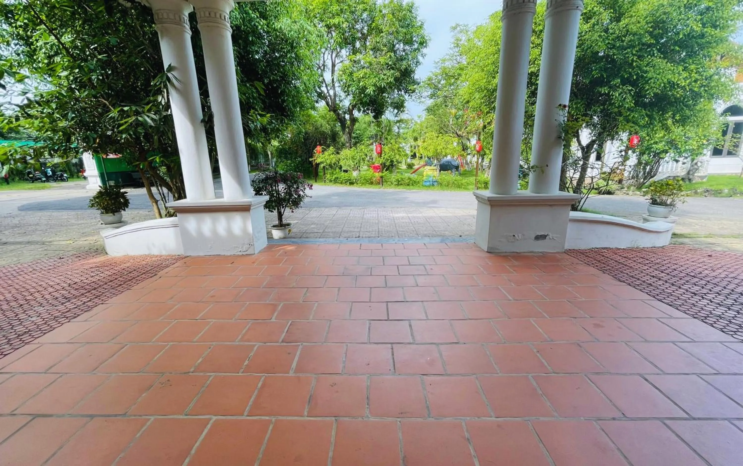 Family in Hoa Lu Garden Resort