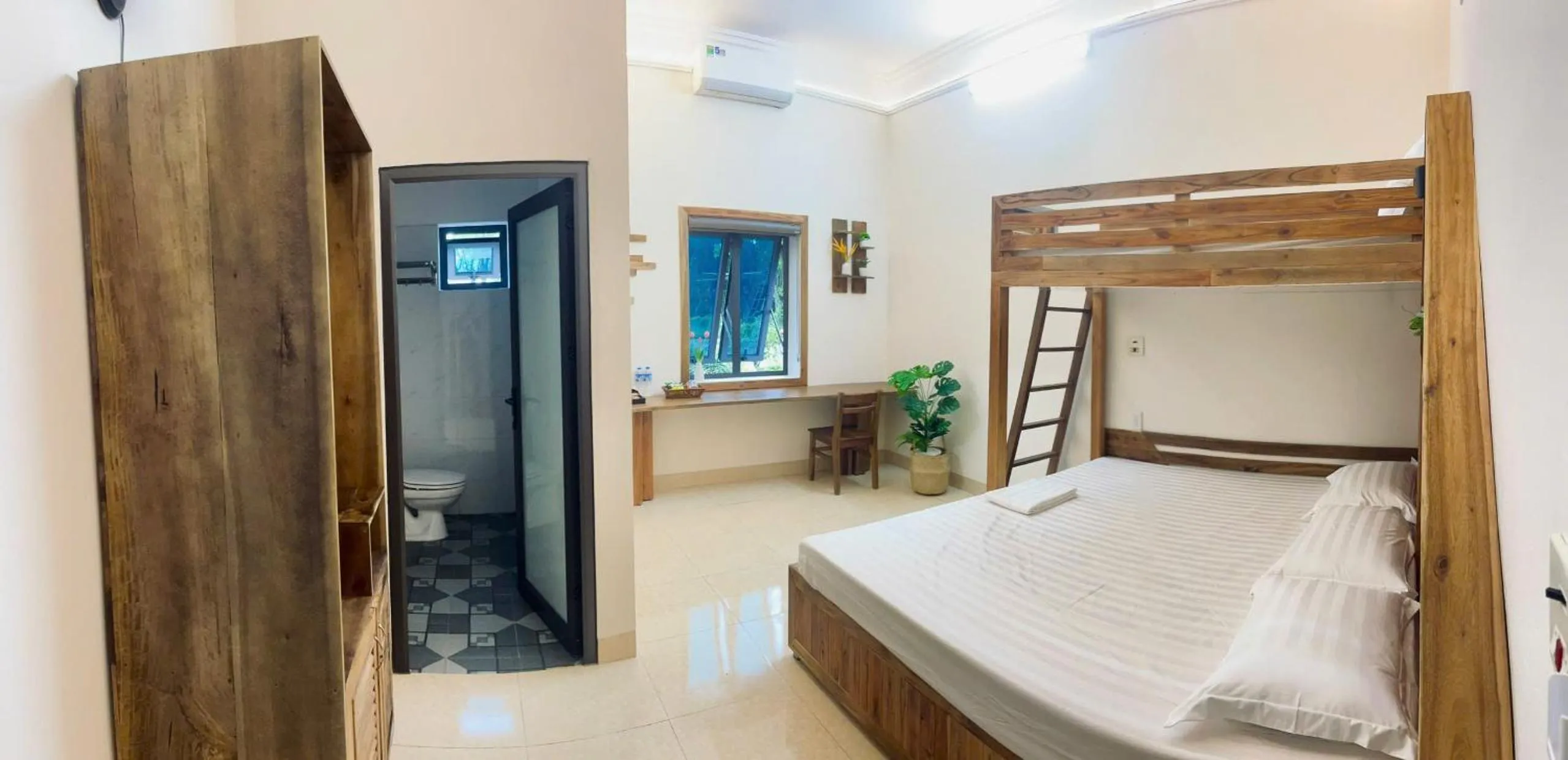 Shower, Bed in Hoa Lu Garden Resort