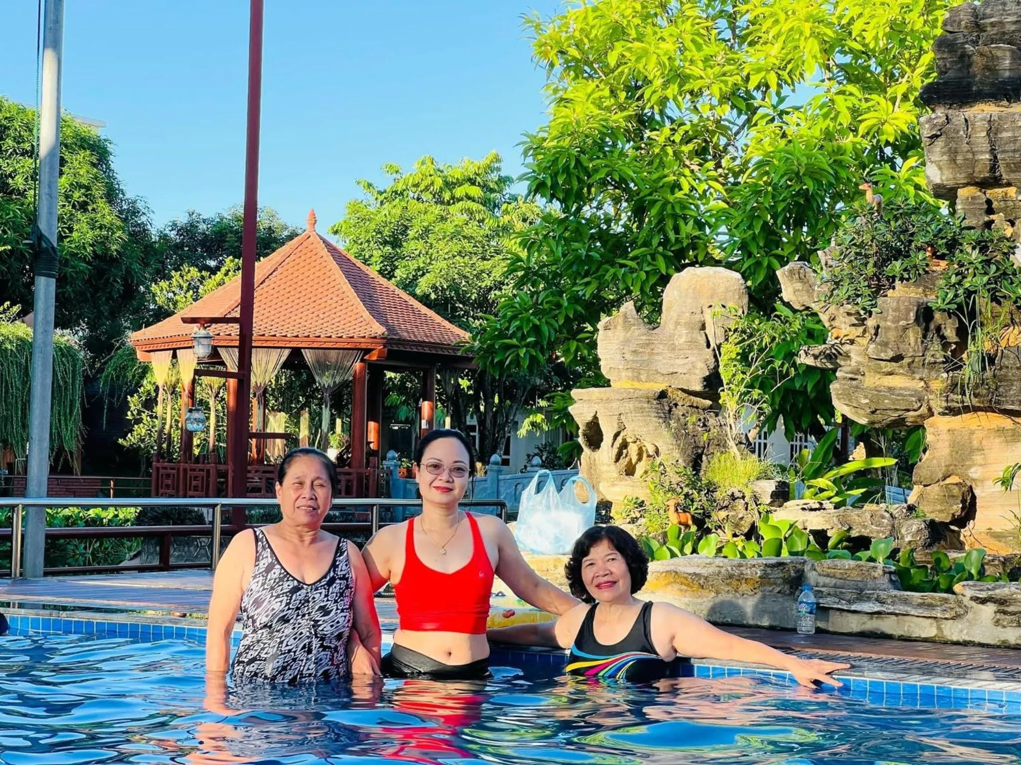 Swimming pool in Hoa Lu Garden Resort