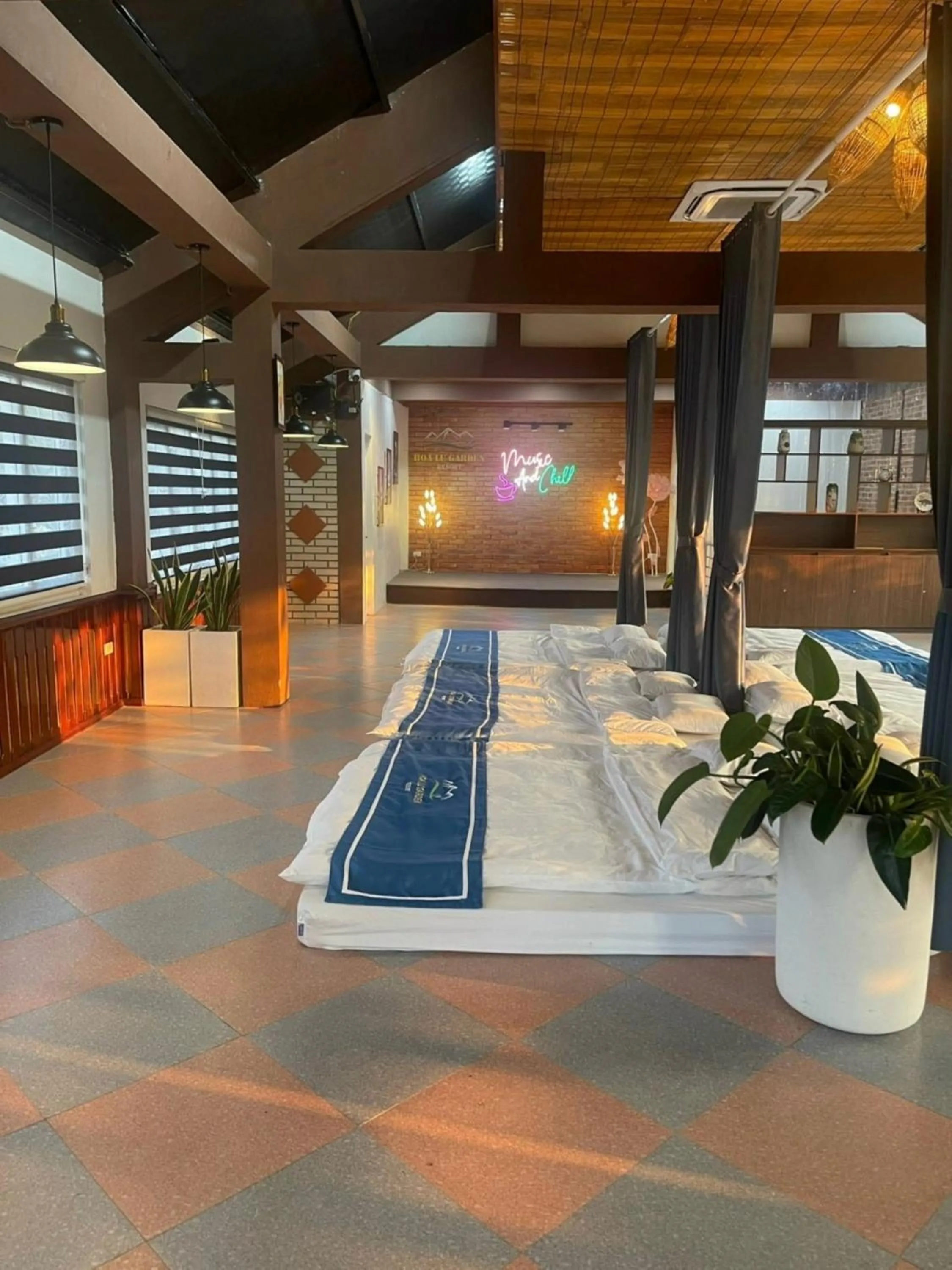 Bed in Hoa Lu Garden Resort