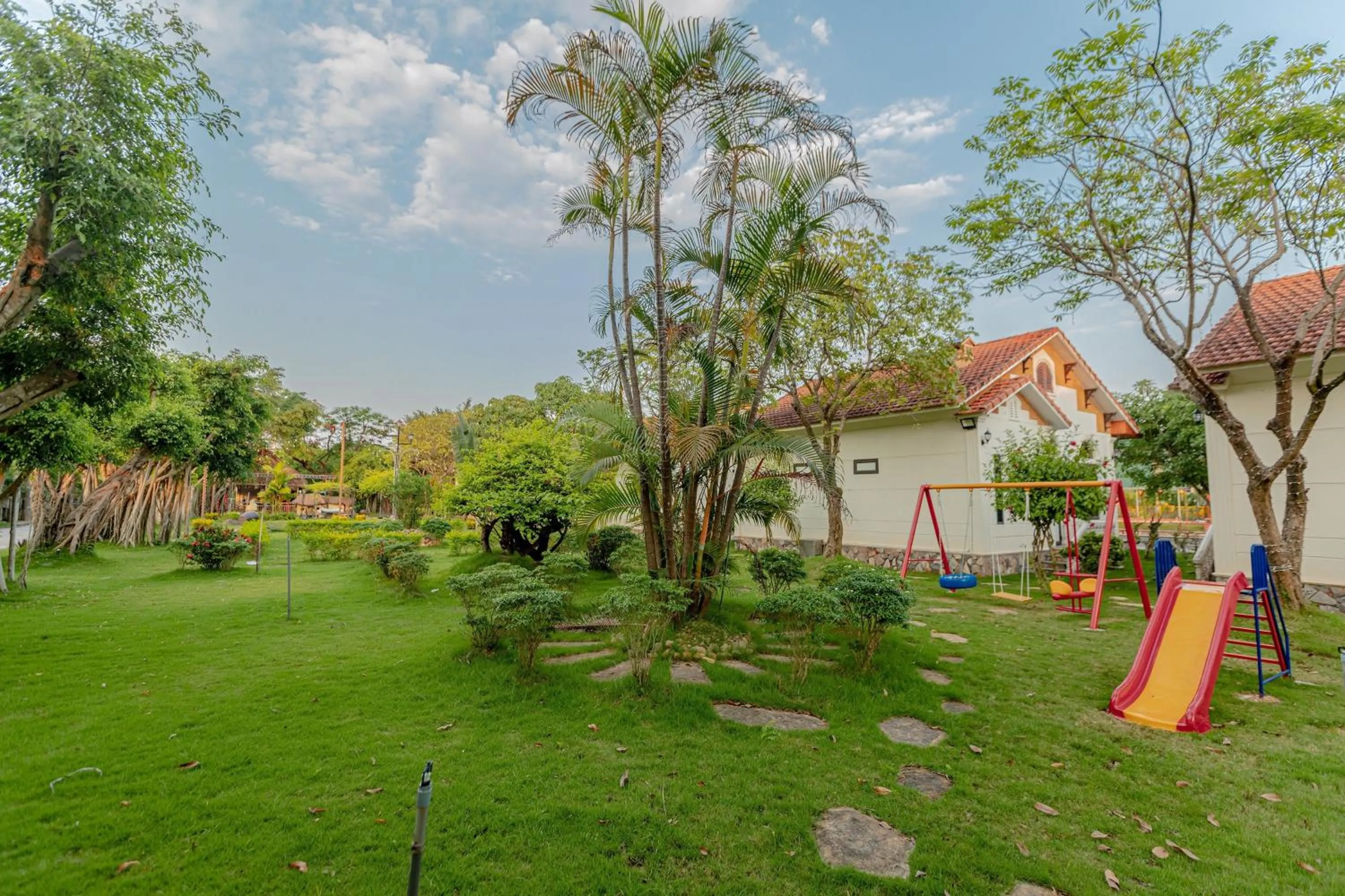 Day in Hoa Lu Garden Resort