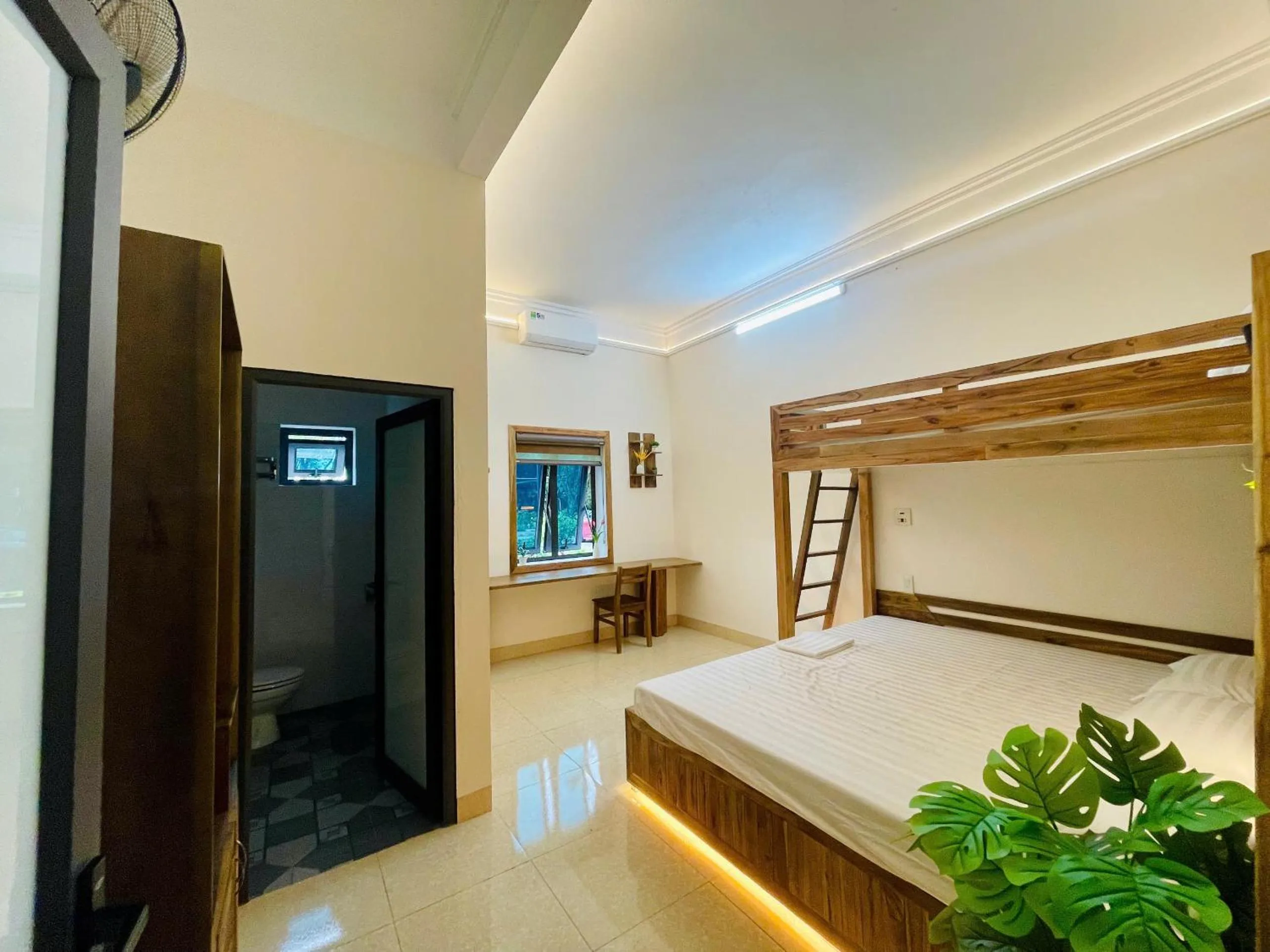 Photo of the whole room, Bed in Hoa Lu Garden Resort