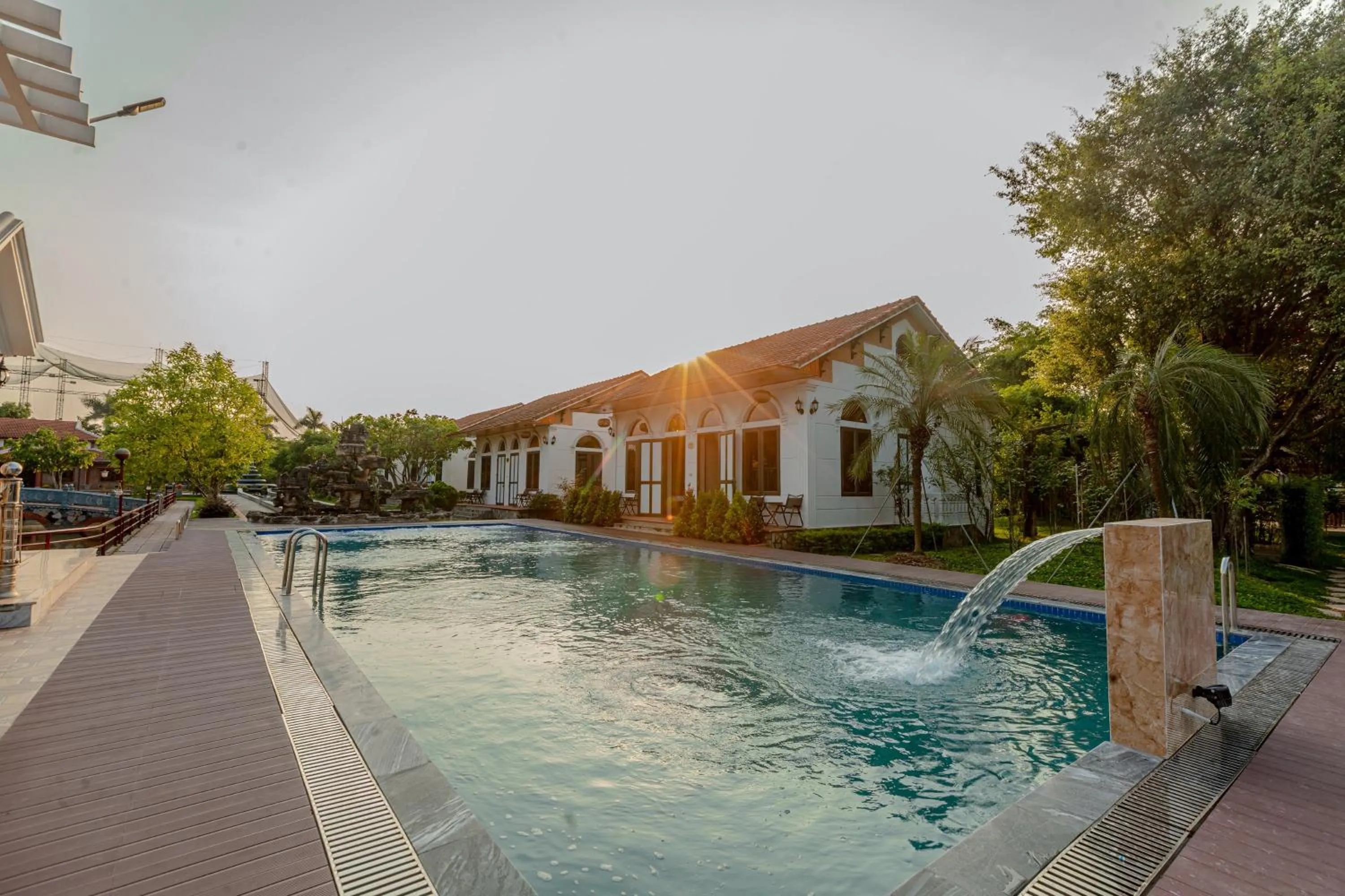 Swimming pool in Hoa Lu Garden Resort