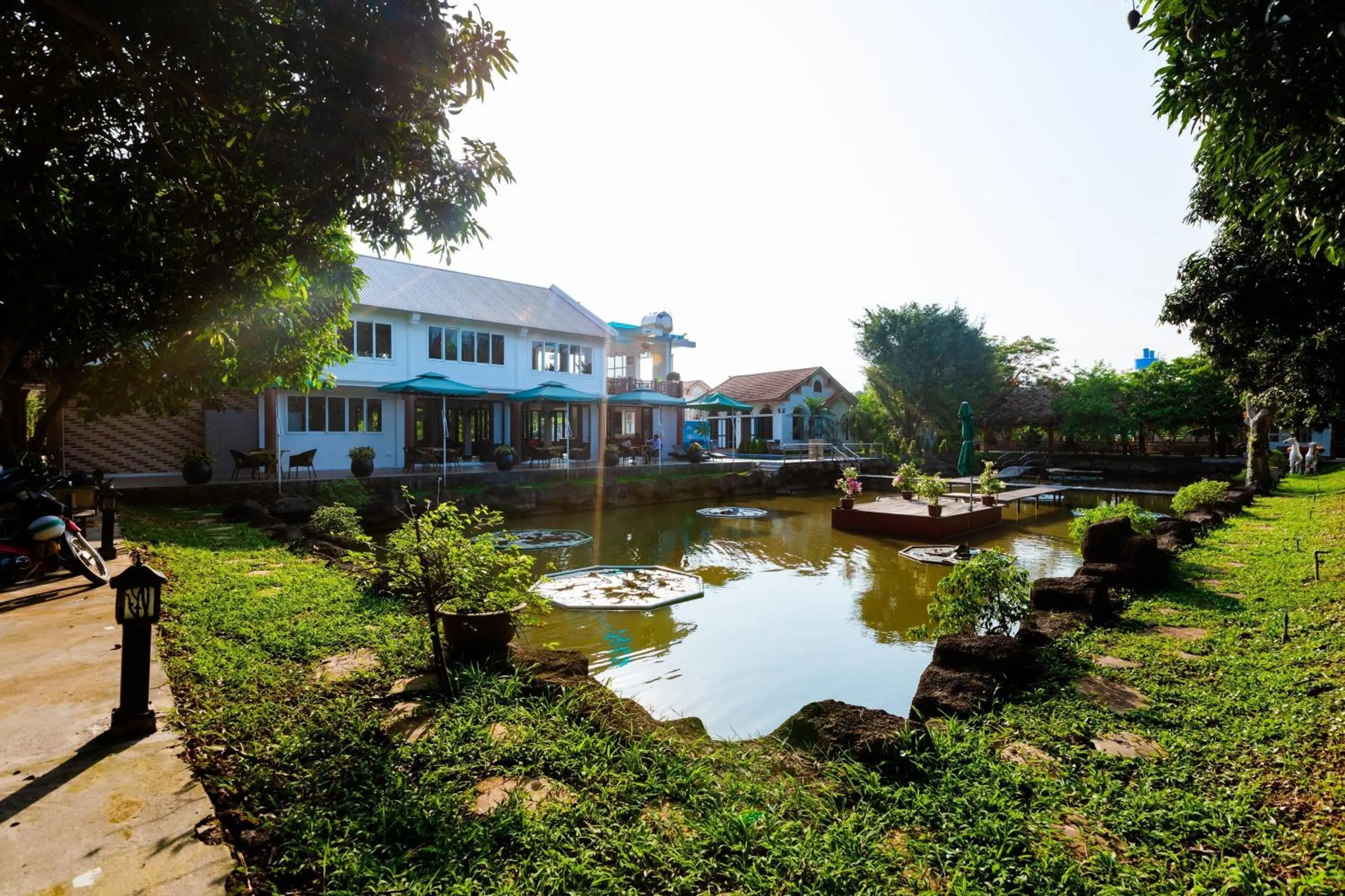 Lake view in Hoa Lu Garden Resort