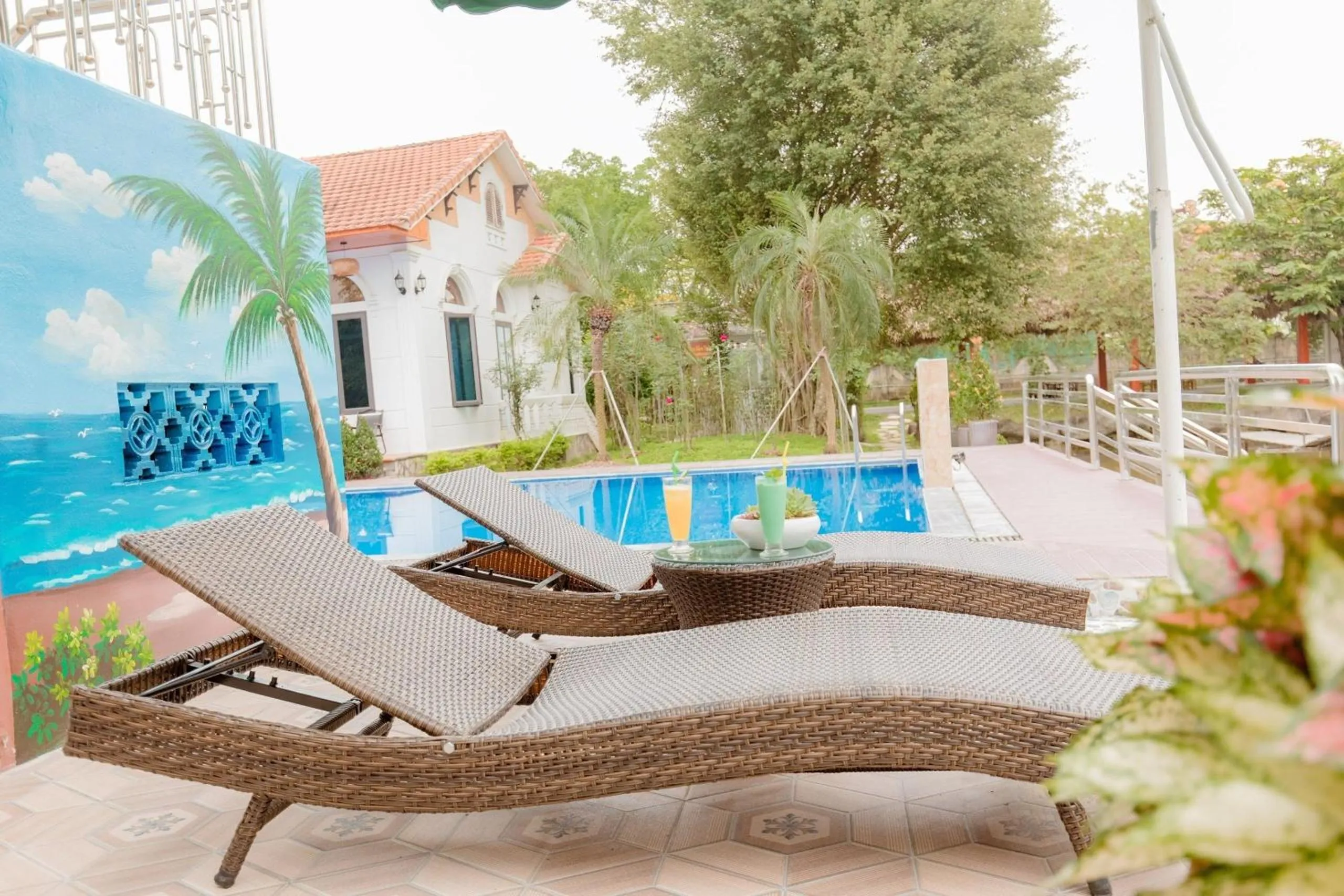 Swimming pool in Hoa Lu Garden Resort