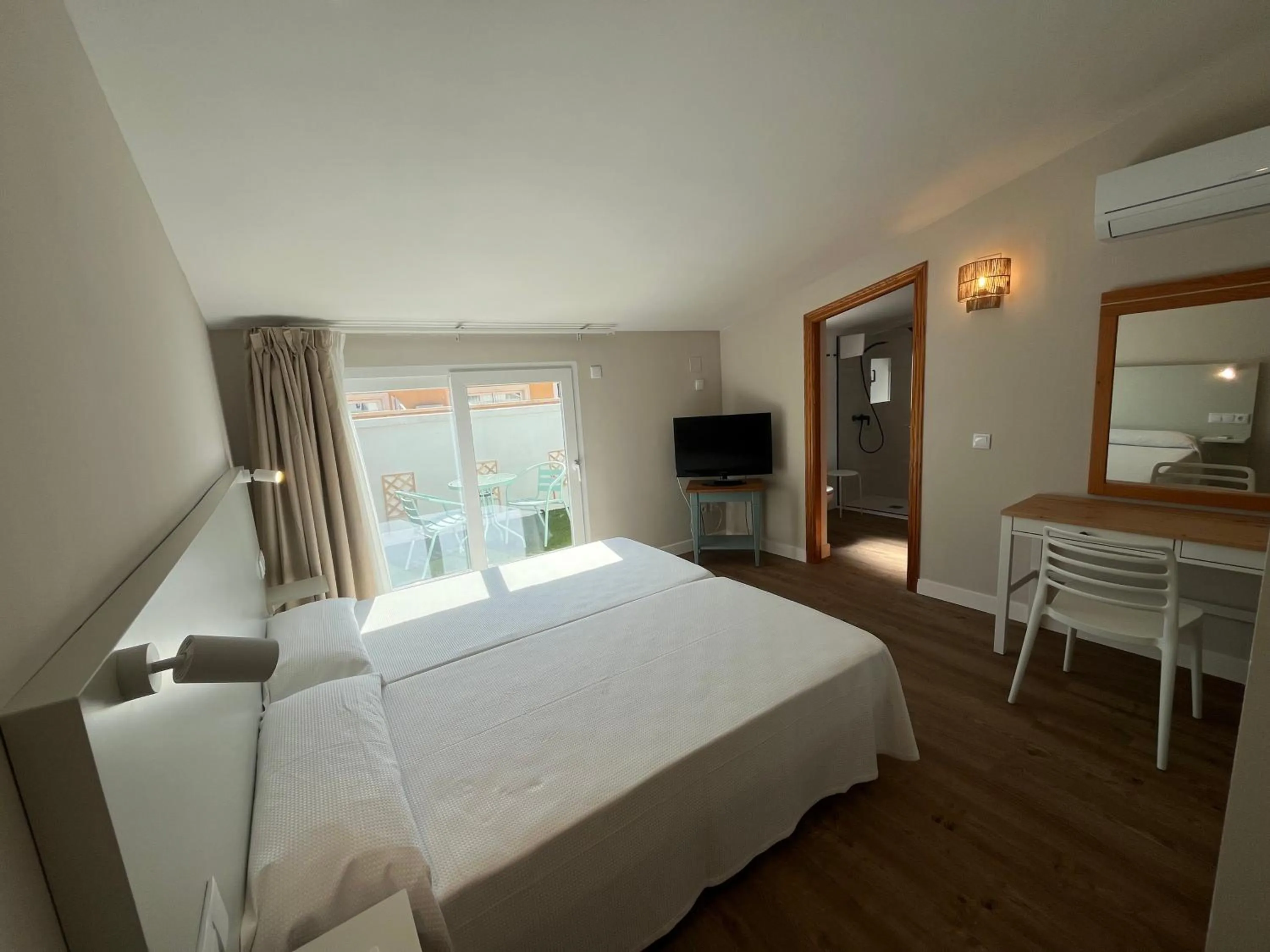 Bedroom, Bed in Aparthotel Bahia Pinosol