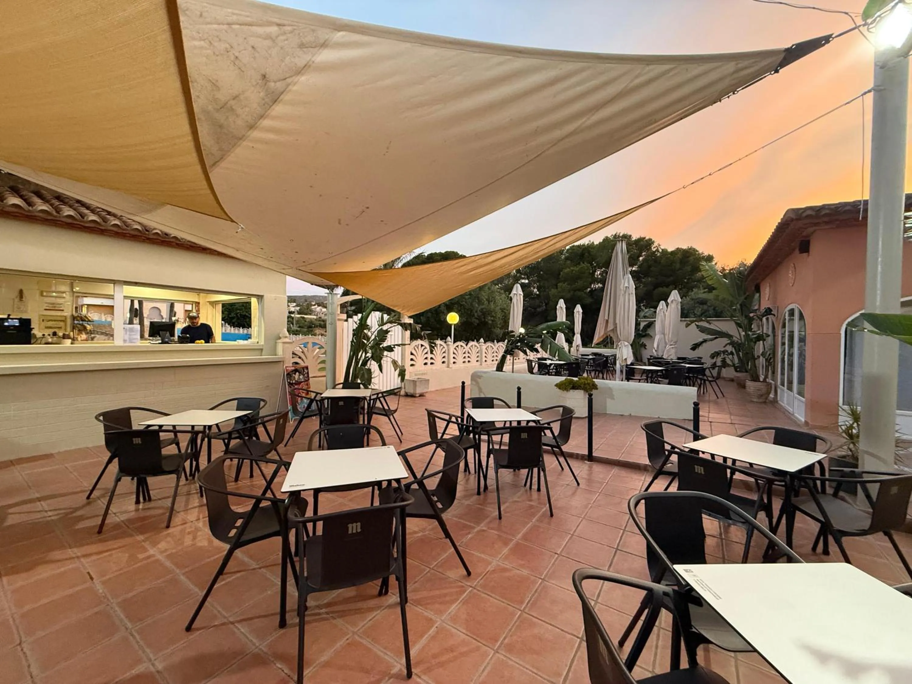 Restaurant/places to eat in Aparthotel Bahia Pinosol