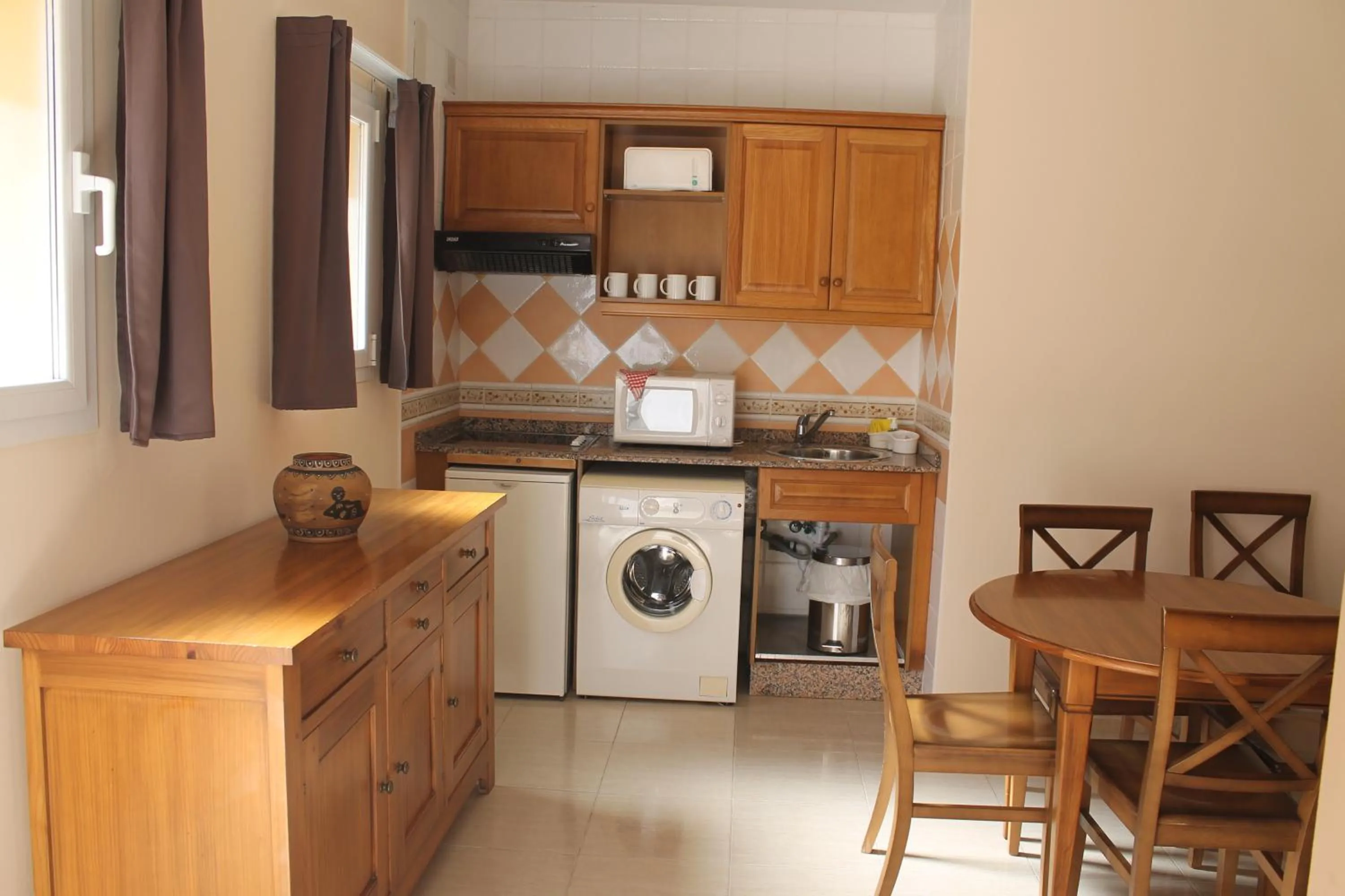 Kitchen or kitchenette in Aparthotel Bahia Pinosol