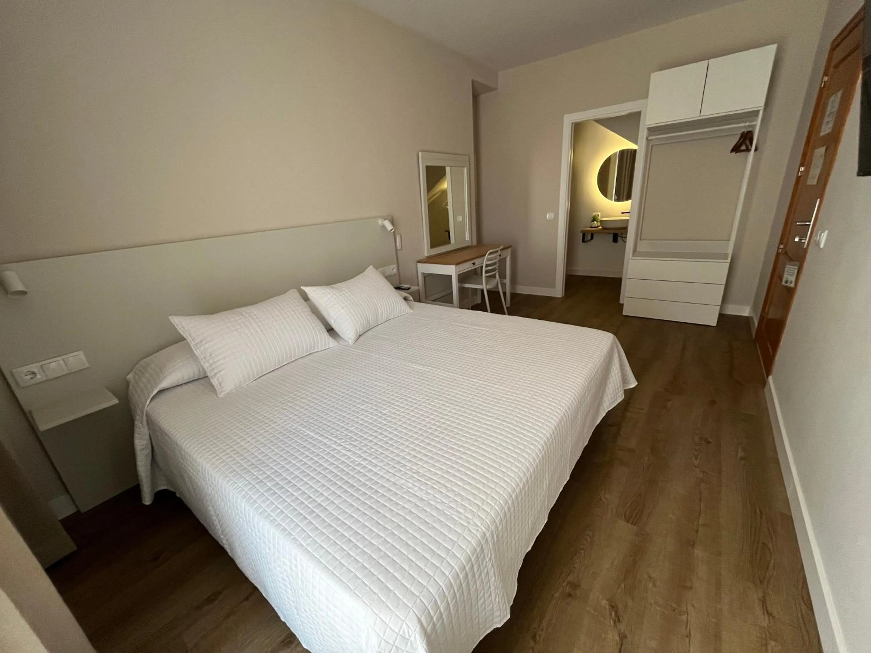 Photo of the whole room, Bed in Aparthotel Bahia Pinosol