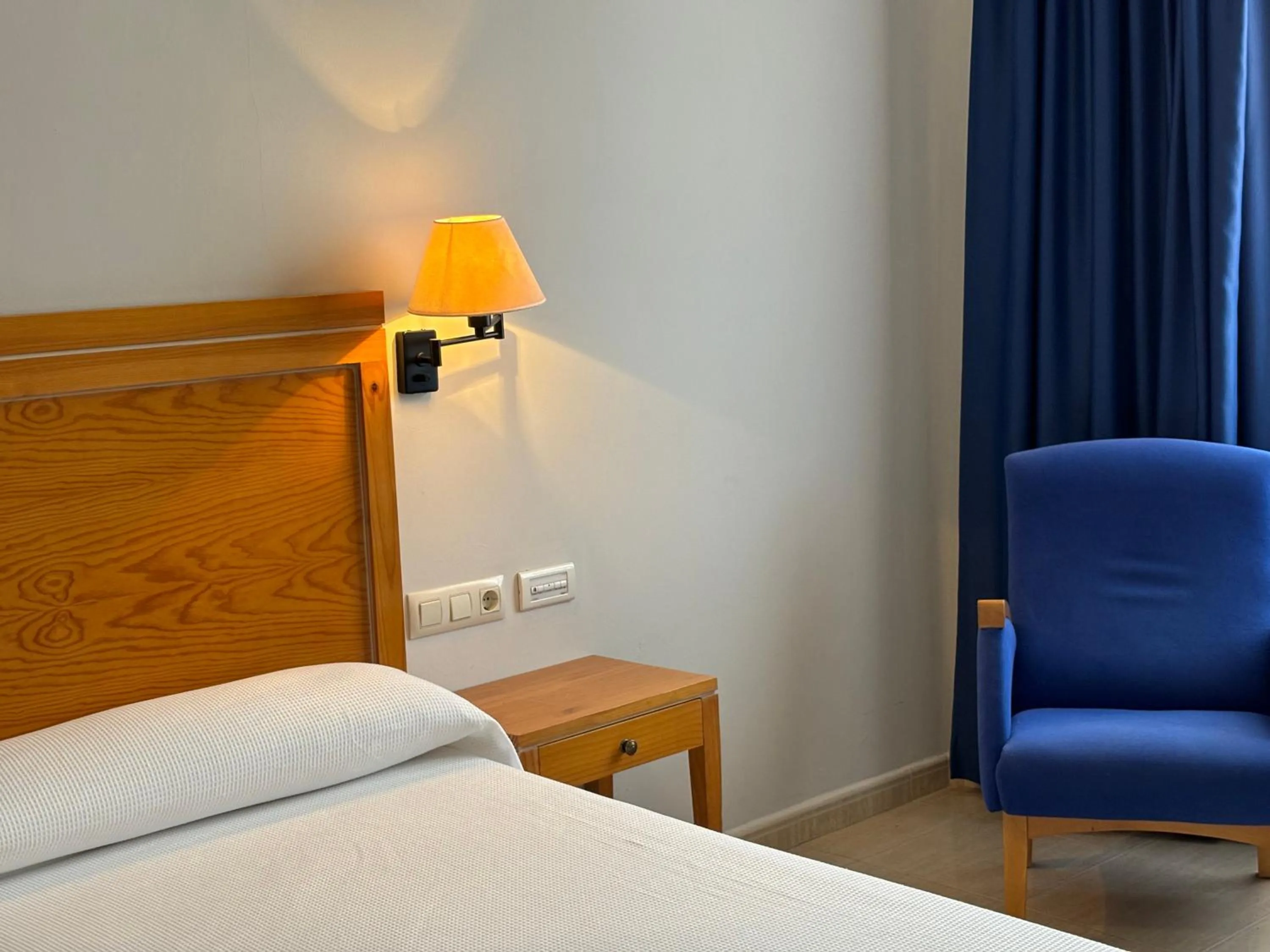 Bedroom, Bed in Aparthotel Bahia Pinosol