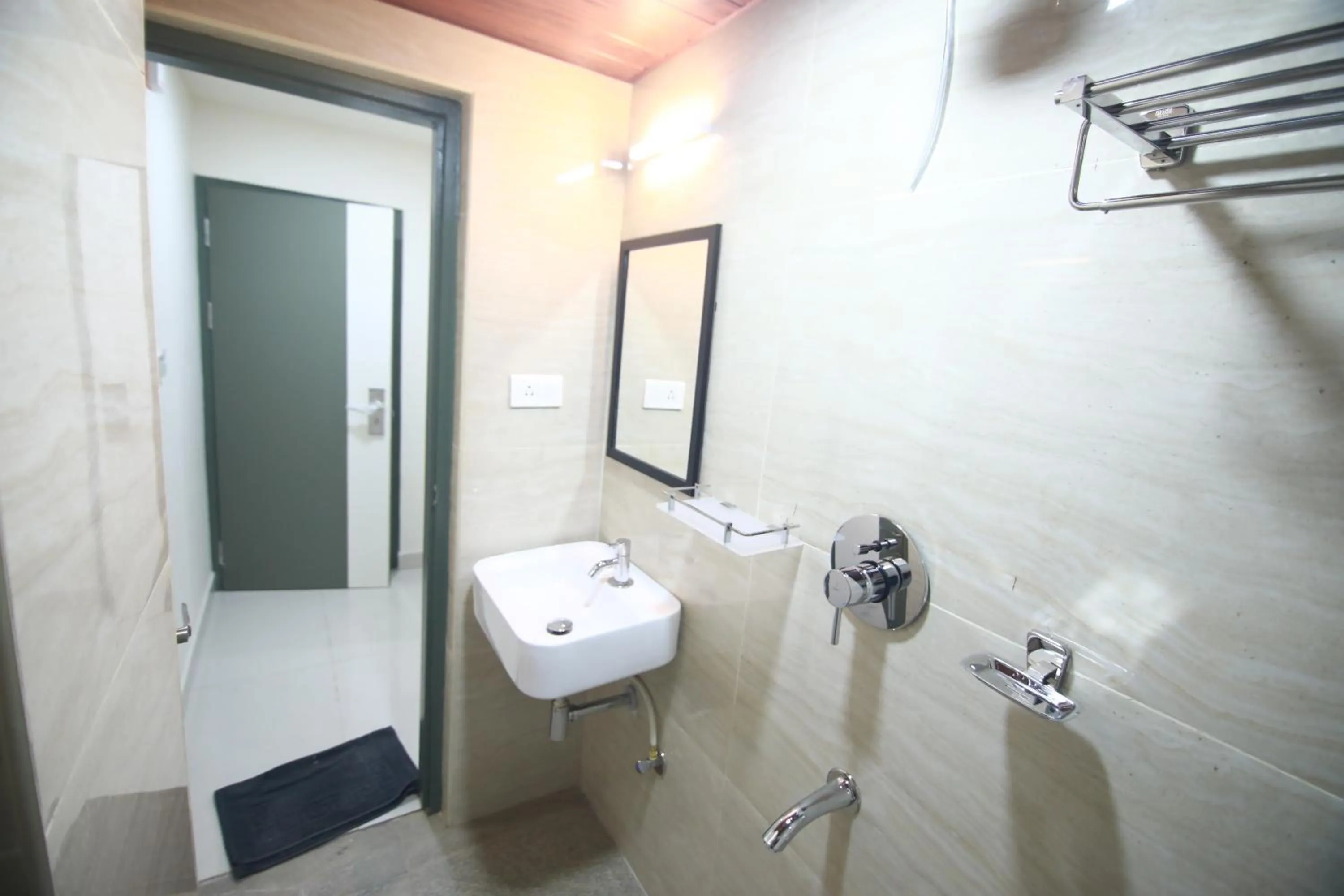 Bathroom in Hotel Royal Blooms